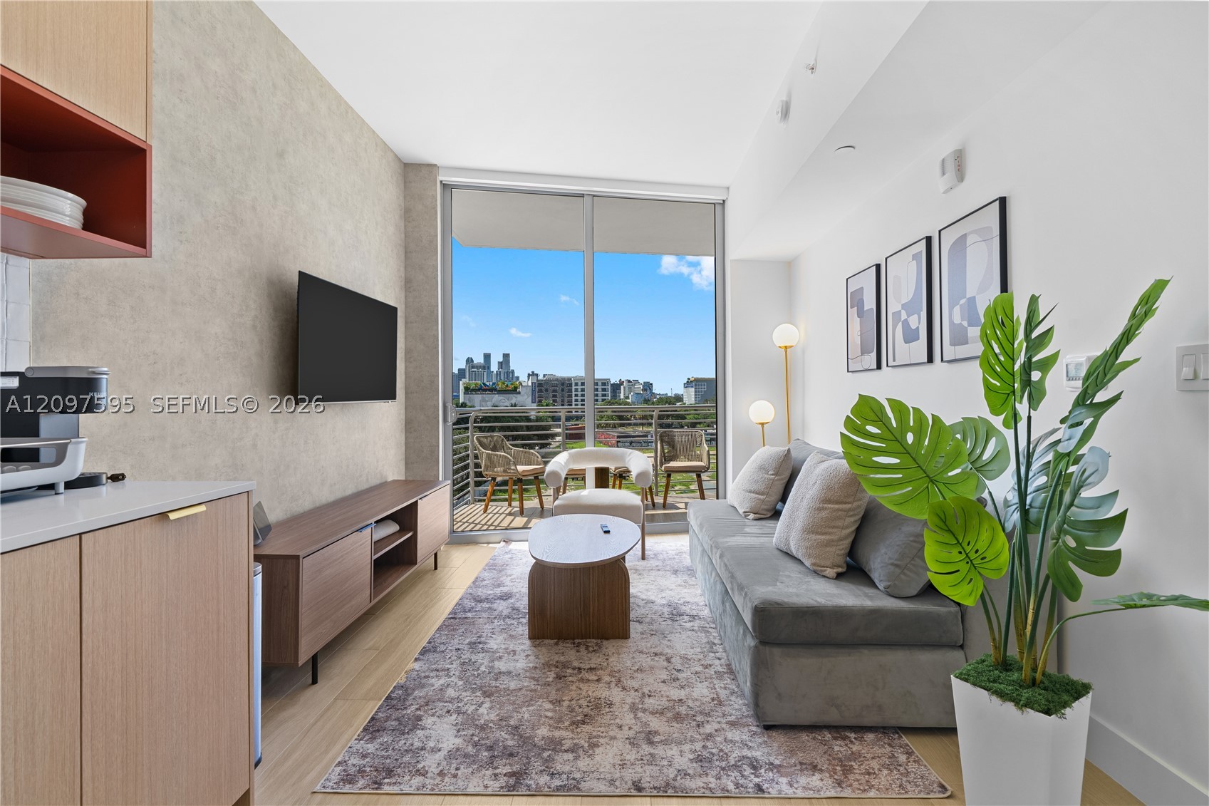 90 NE 32nd #527, Miami FL 33137