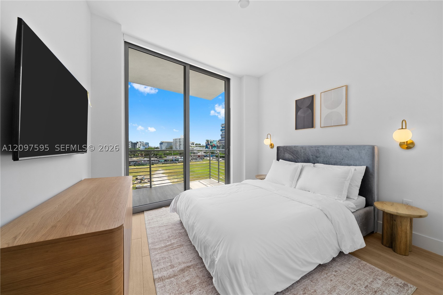 90 NE 32nd #527, Miami FL 33137