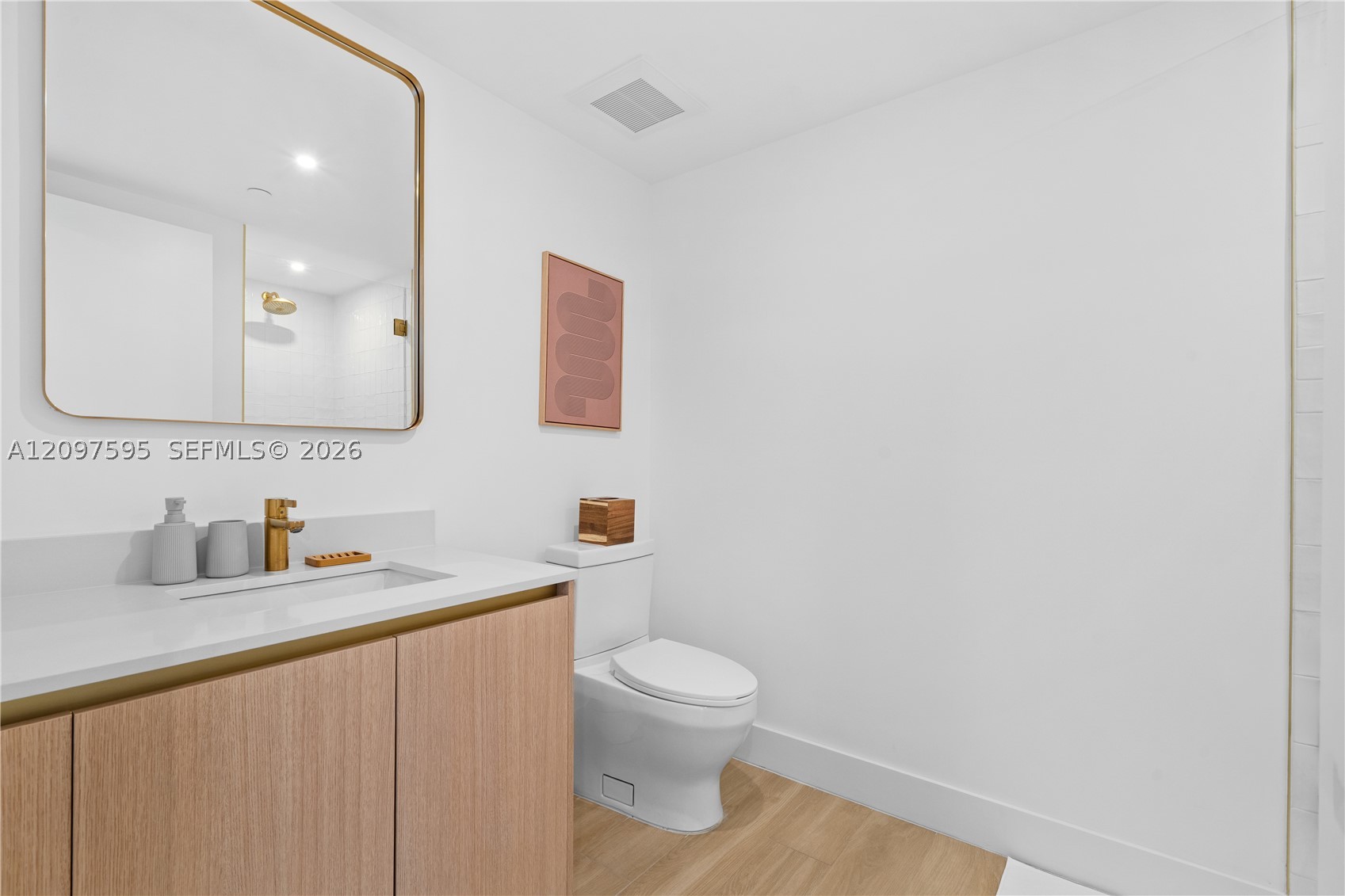 90 NE 32nd #527, Miami FL 33137