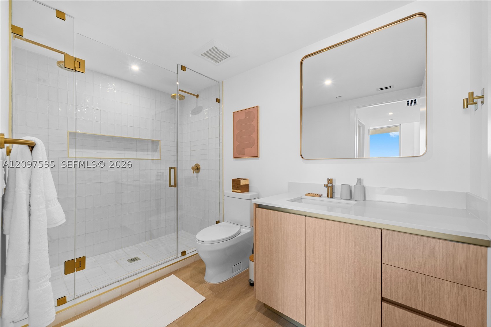 90 NE 32nd #527, Miami FL 33137
