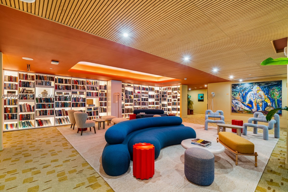 90 NE 32nd #527, Miami FL 33137
