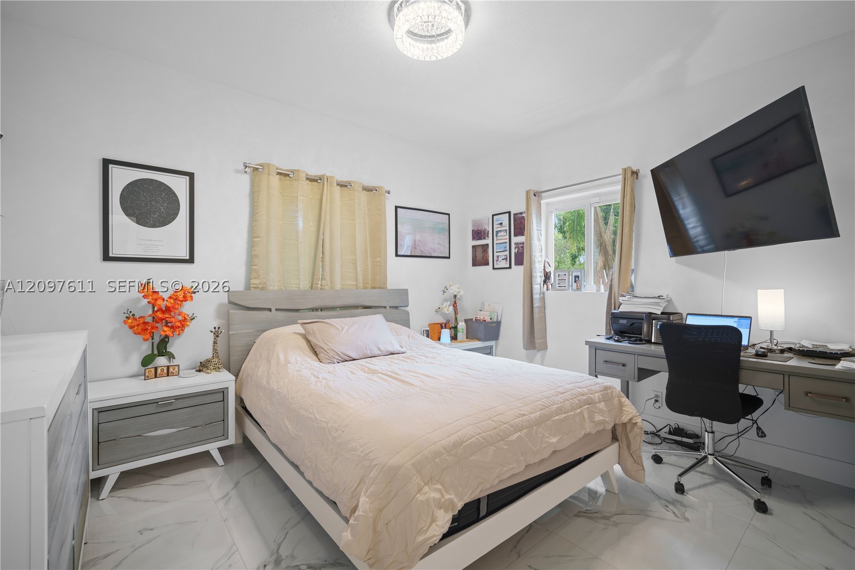 925 NE 4th St, Hallandale Beach FL 33009