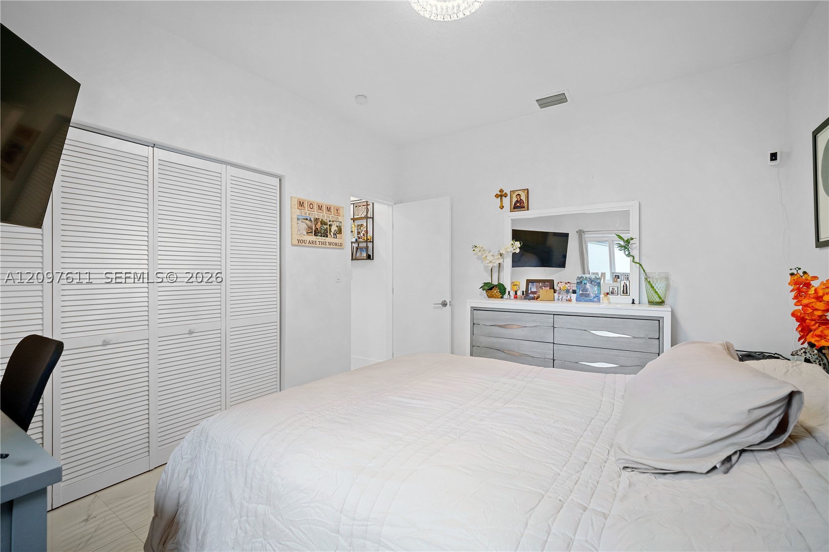 925 NE 4th St, Hallandale Beach FL 33009