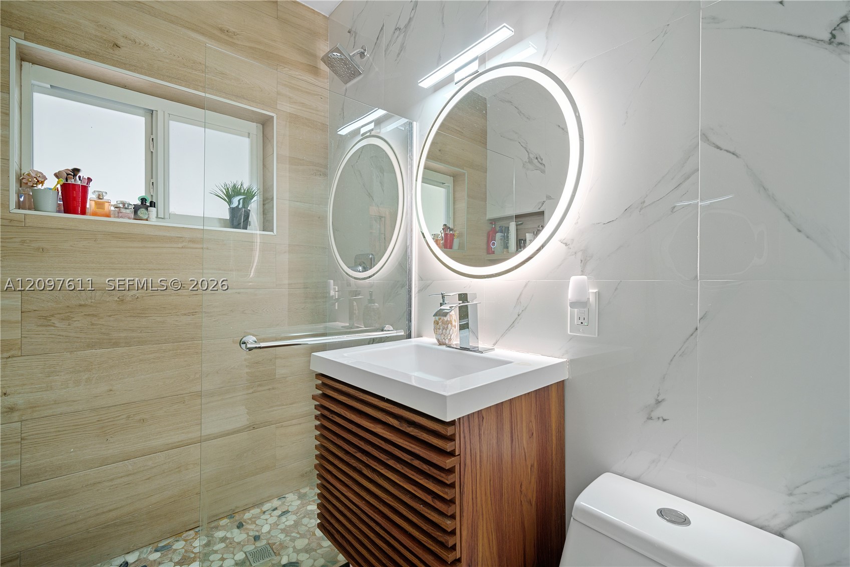925 NE 4th St, Hallandale Beach FL 33009