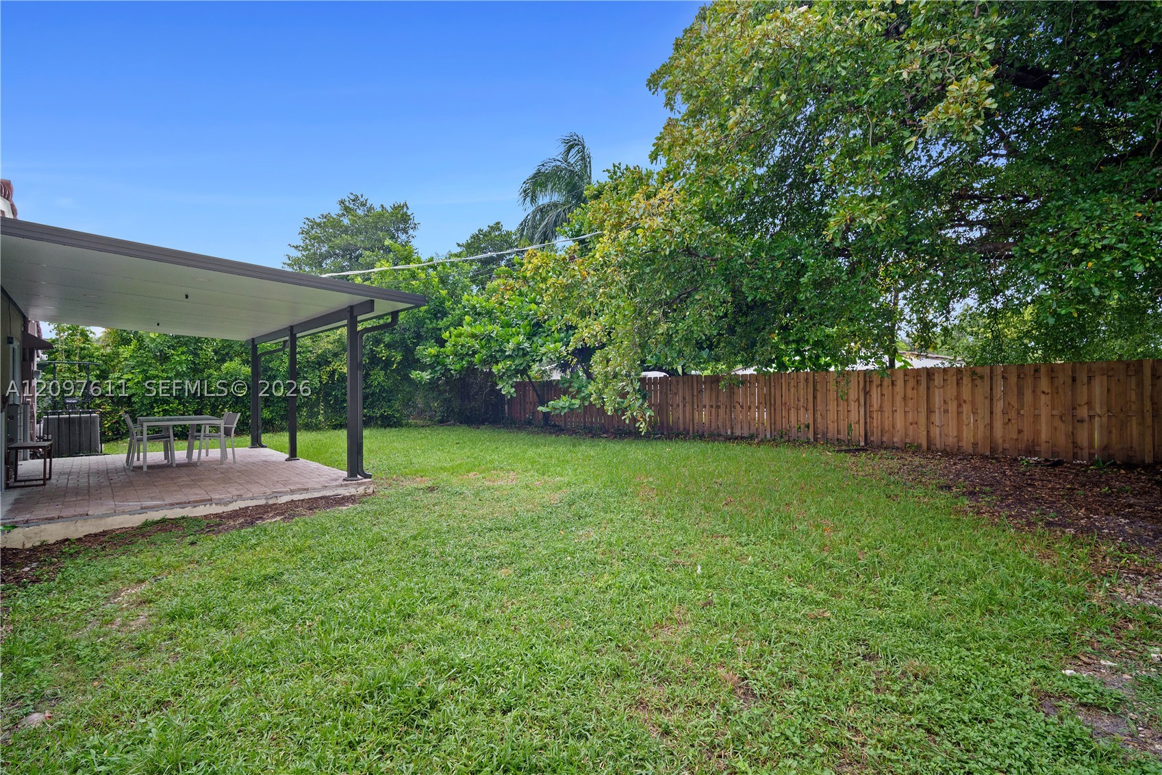 925 NE 4th St, Hallandale Beach FL 33009