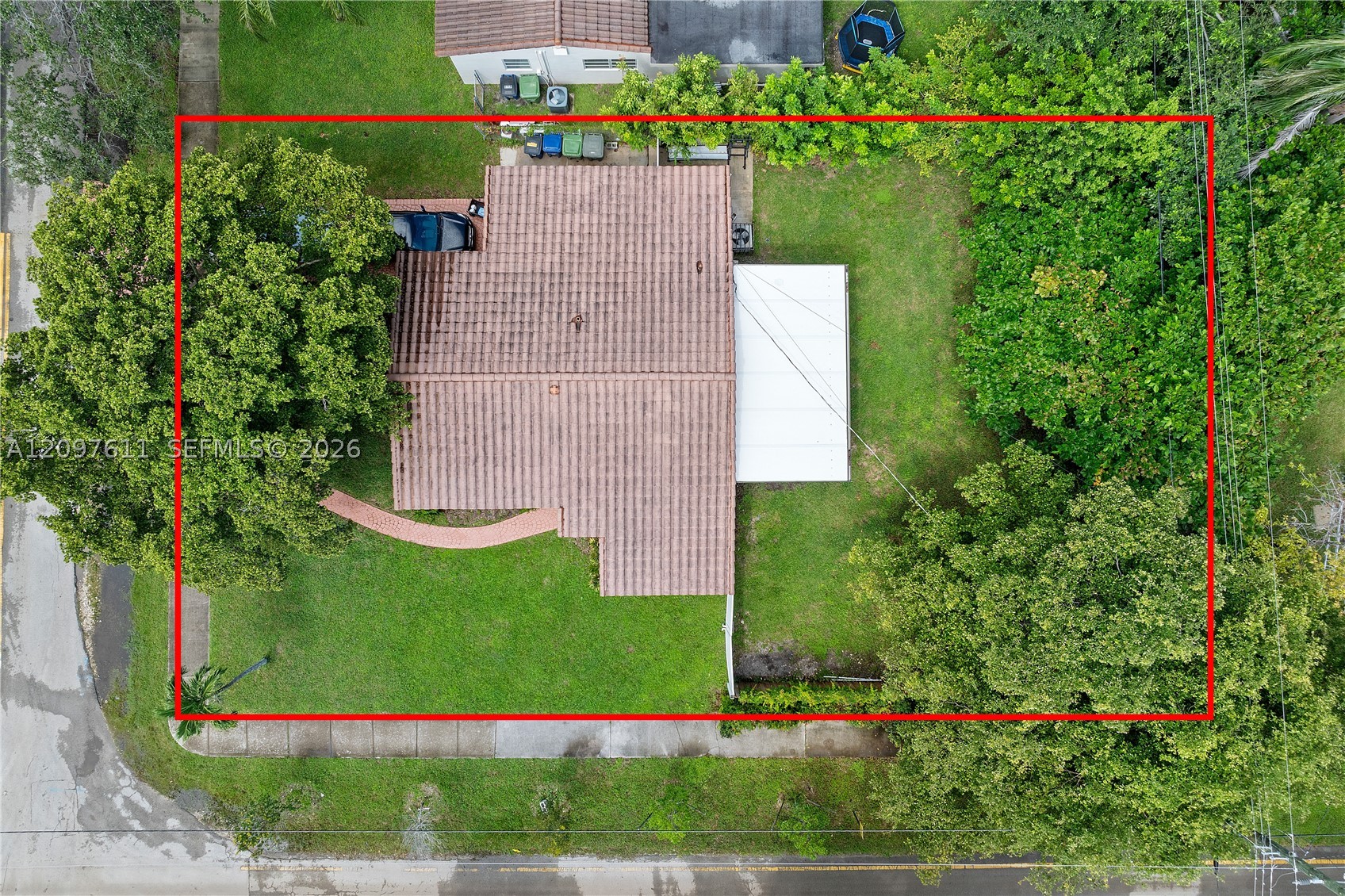 925 NE 4th St, Hallandale Beach FL 33009