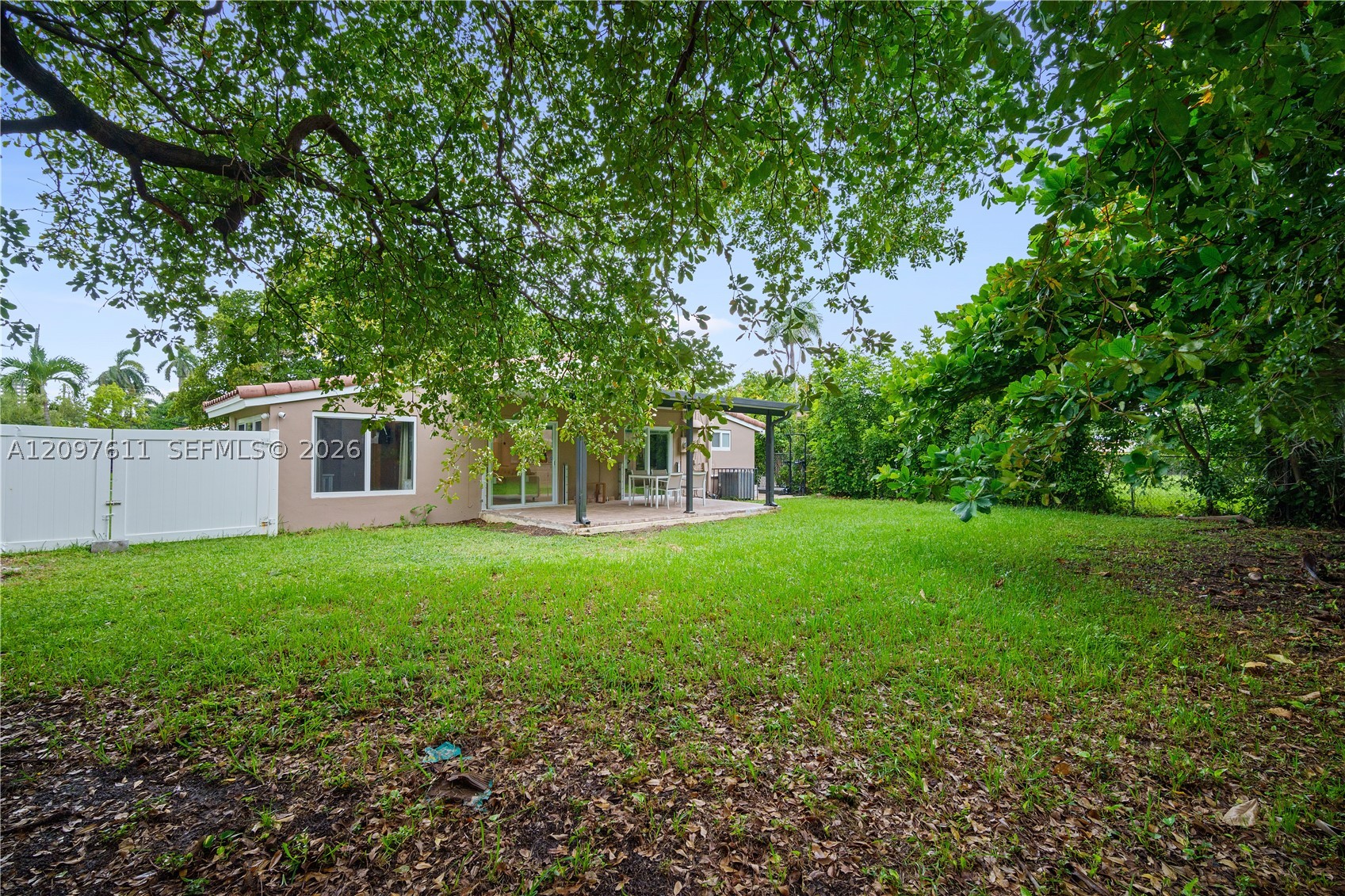 925 NE 4th St, Hallandale Beach FL 33009