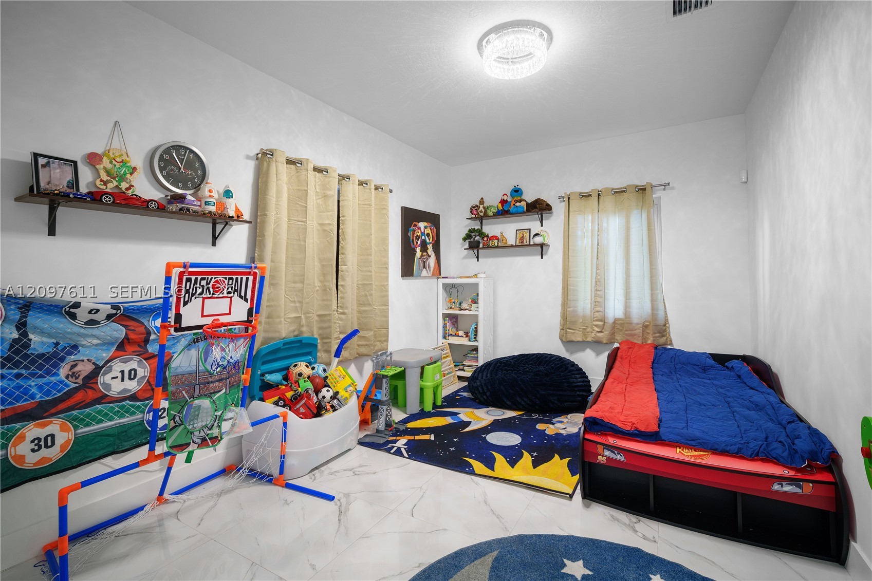 925 NE 4th St, Hallandale Beach FL 33009