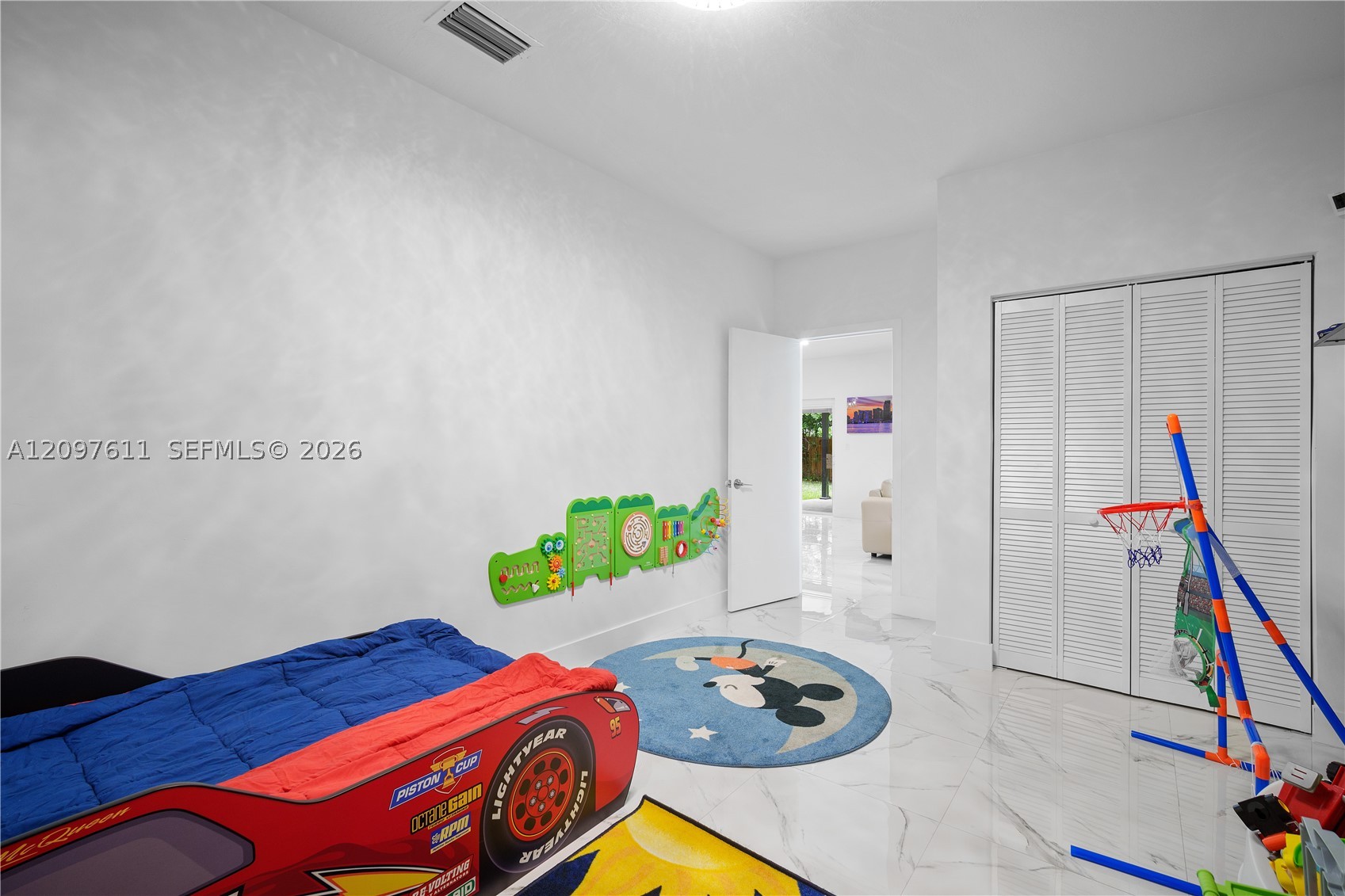 925 NE 4th St, Hallandale Beach FL 33009