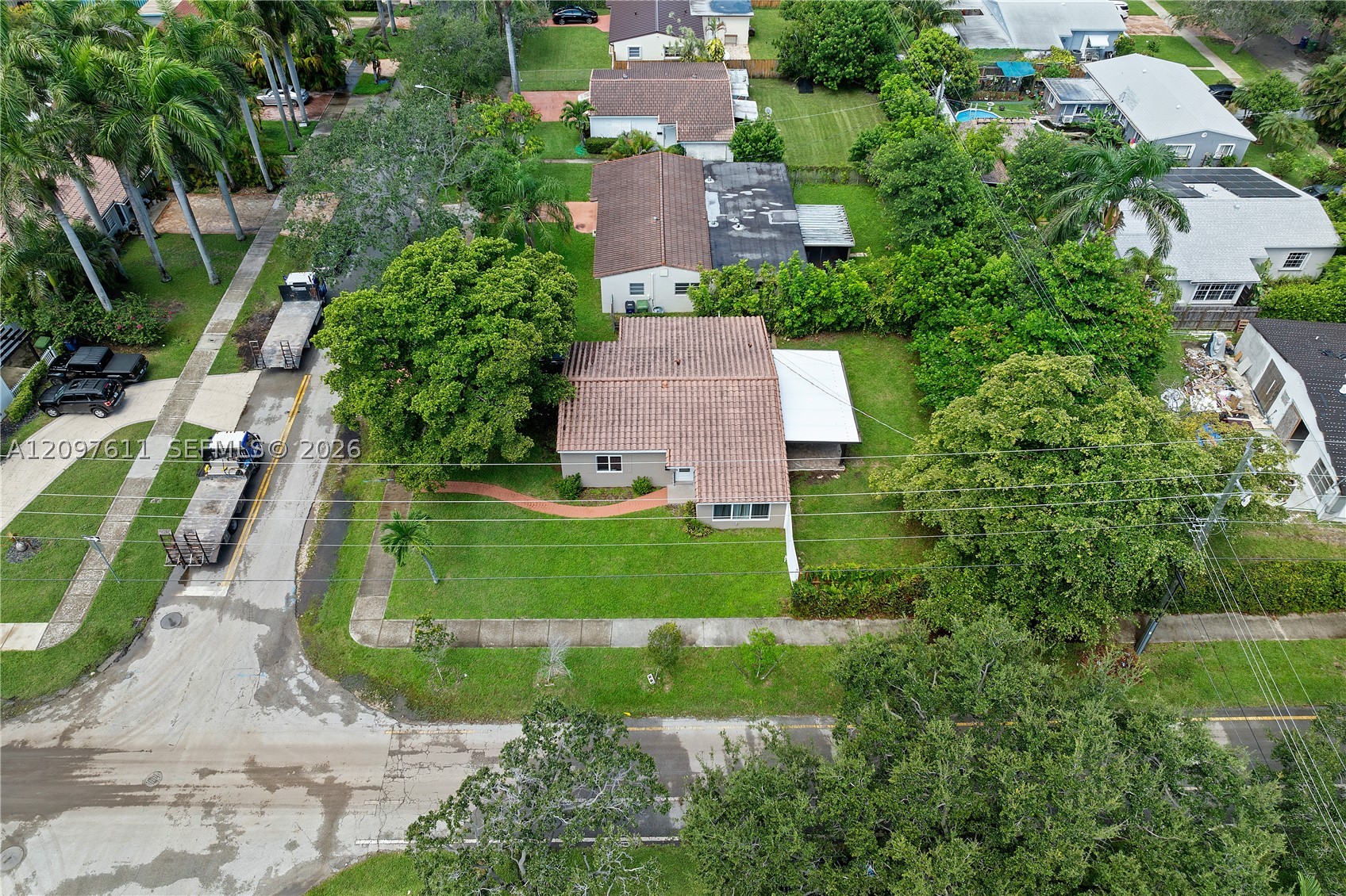 925 NE 4th St, Hallandale Beach FL 33009