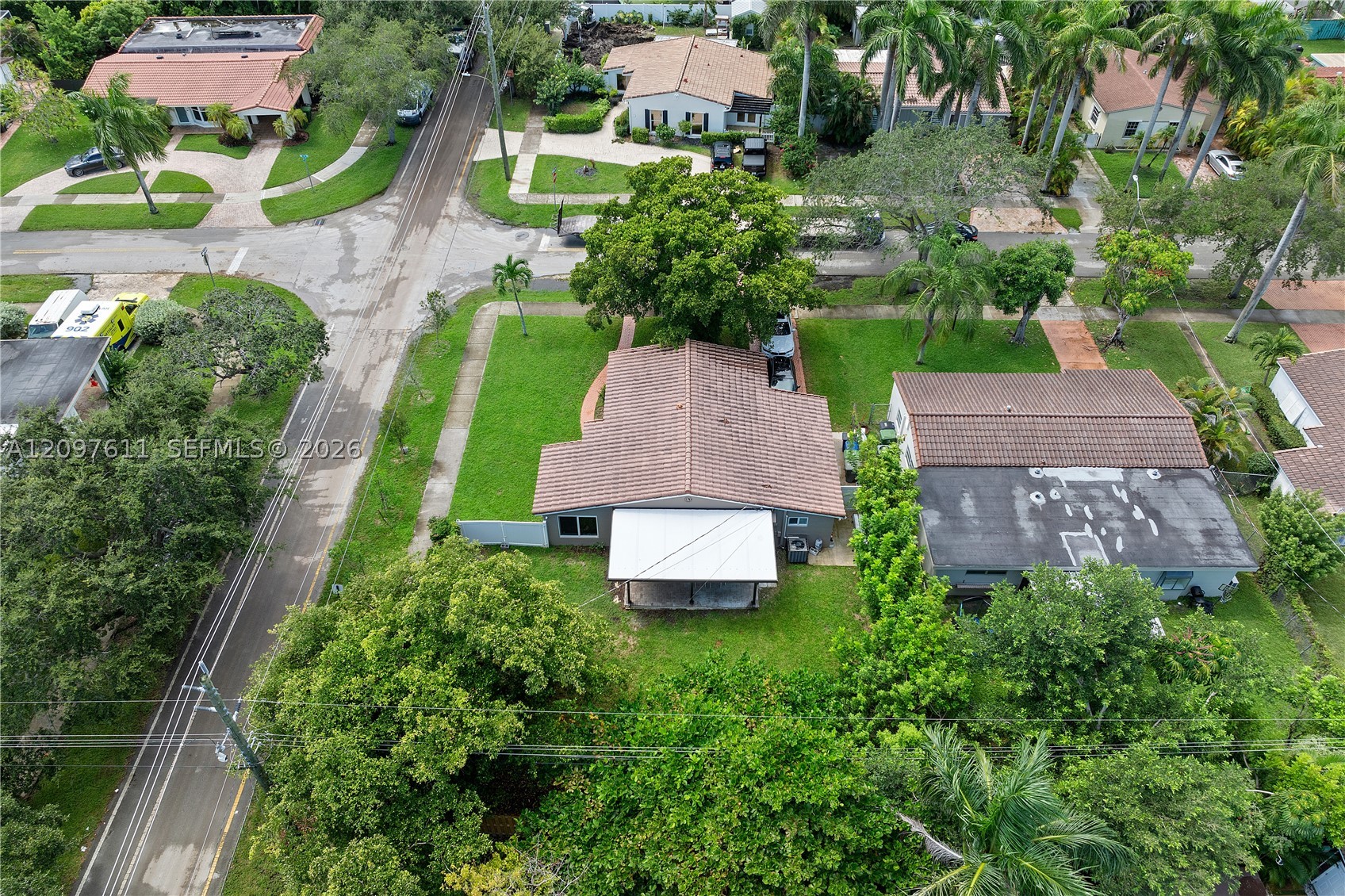 925 NE 4th St, Hallandale Beach FL 33009