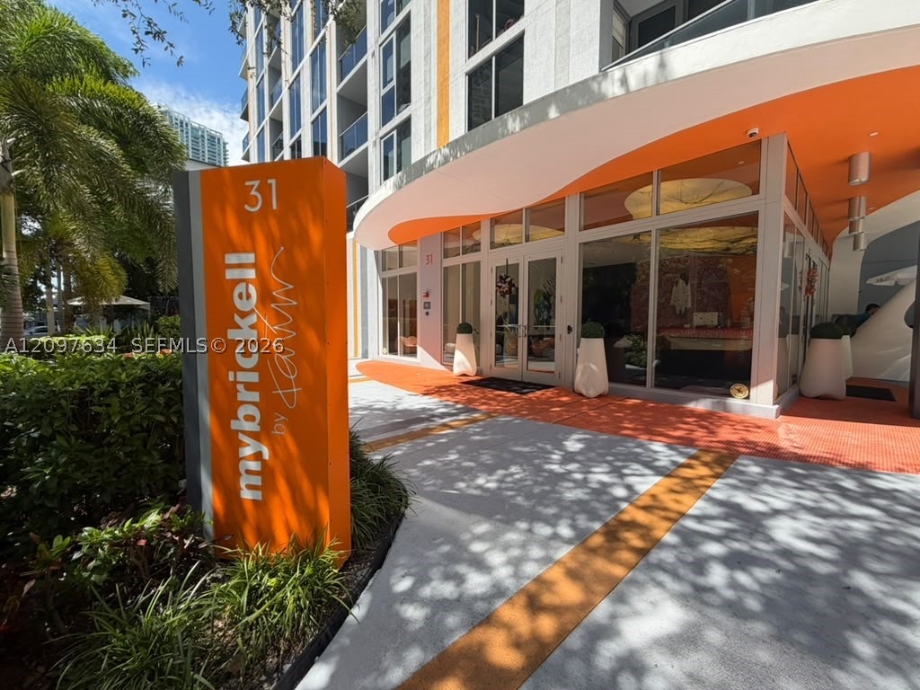 31 SE 6th St #1103, Miami FL 33131