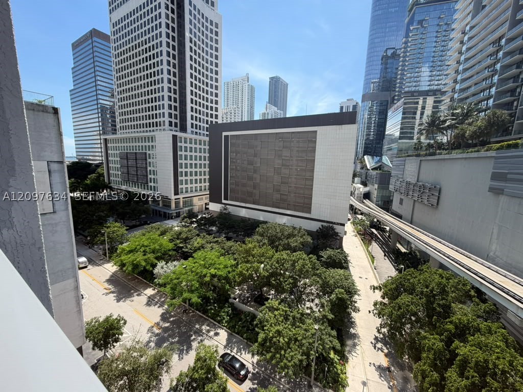 31 SE 6th St #1103, Miami FL 33131
