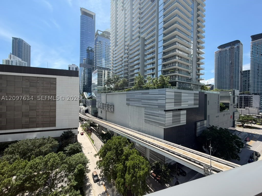 31 SE 6th St #1103, Miami FL 33131