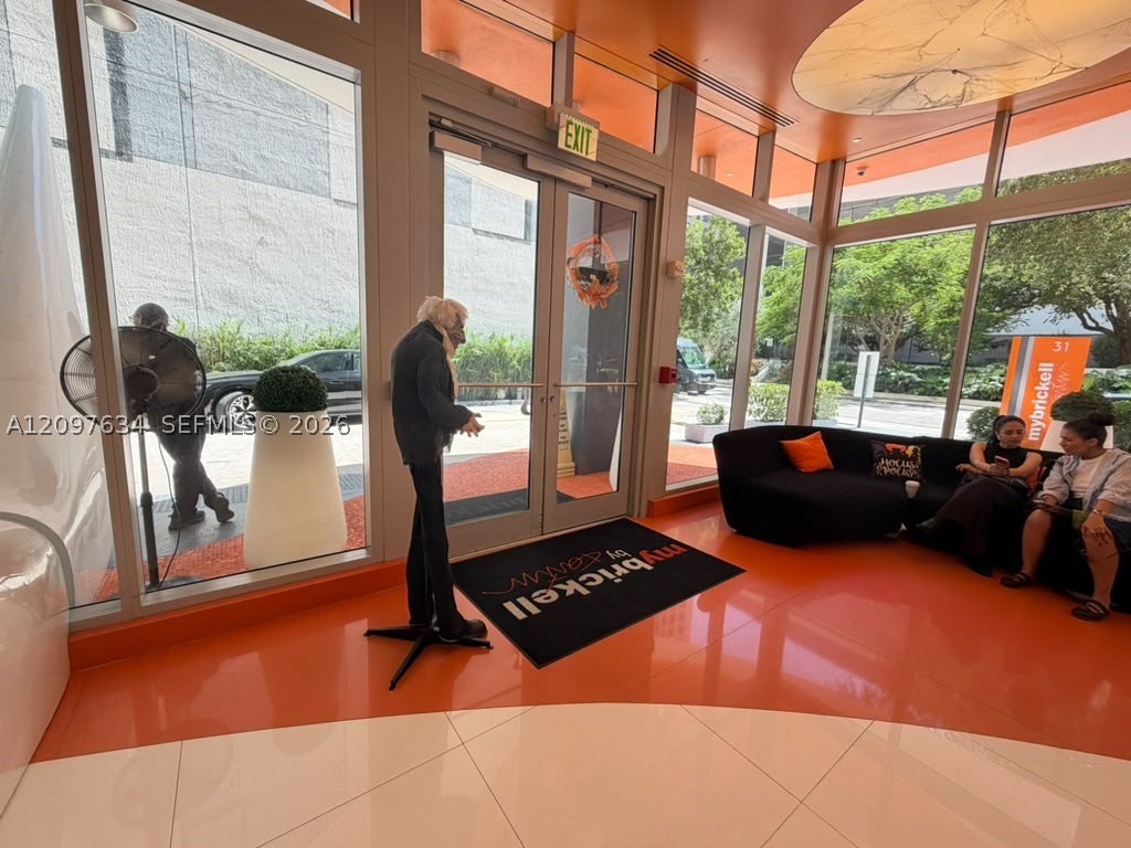 31 SE 6th St #1103, Miami FL 33131