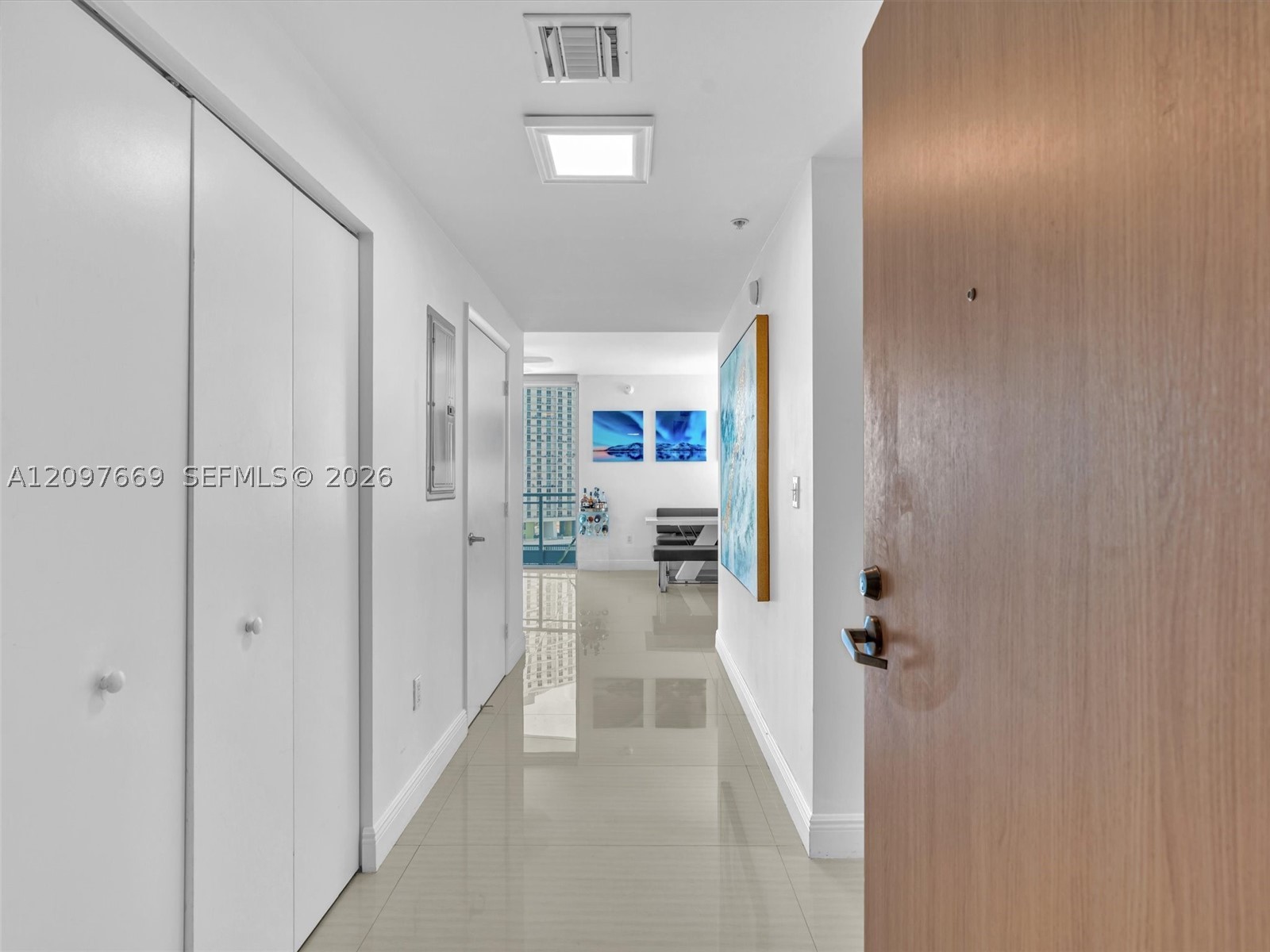 90 SW 3rd St #2013, Miami FL 33130