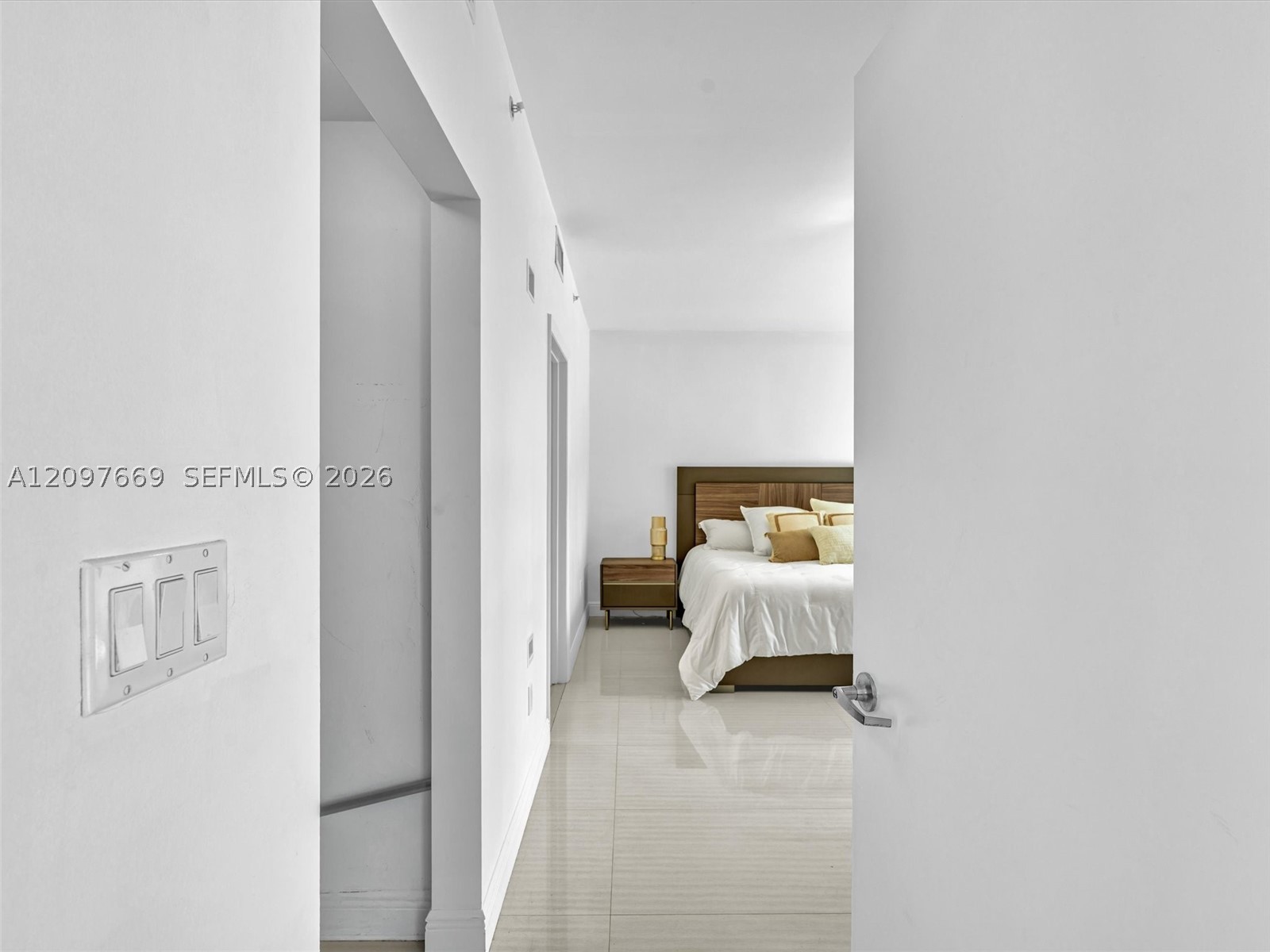 90 SW 3rd St #2013, Miami FL 33130