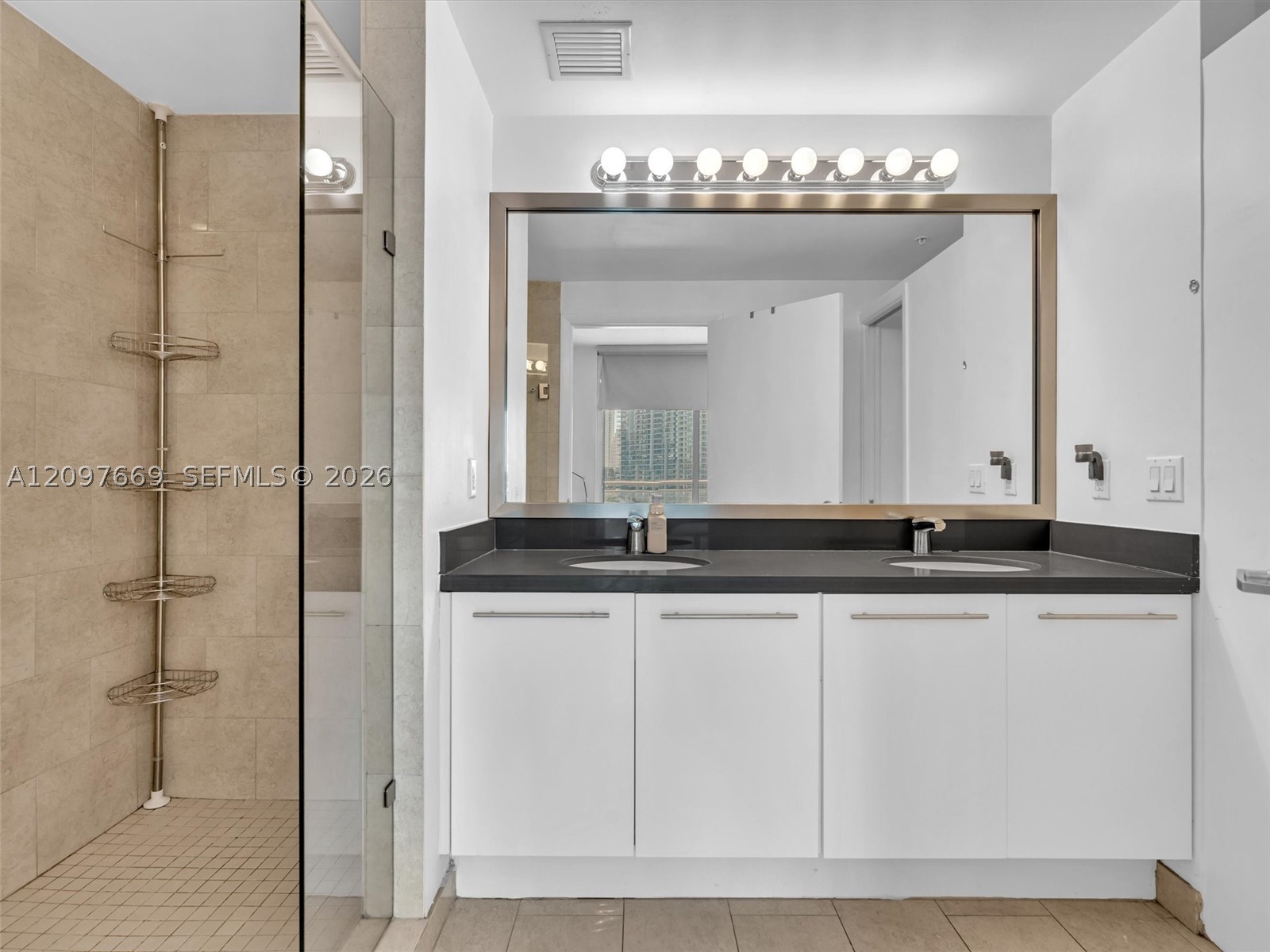 90 SW 3rd St #2013, Miami FL 33130