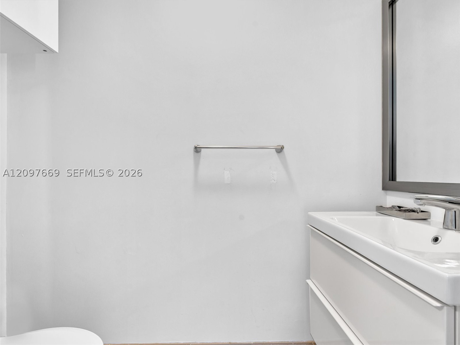 90 SW 3rd St #2013, Miami FL 33130