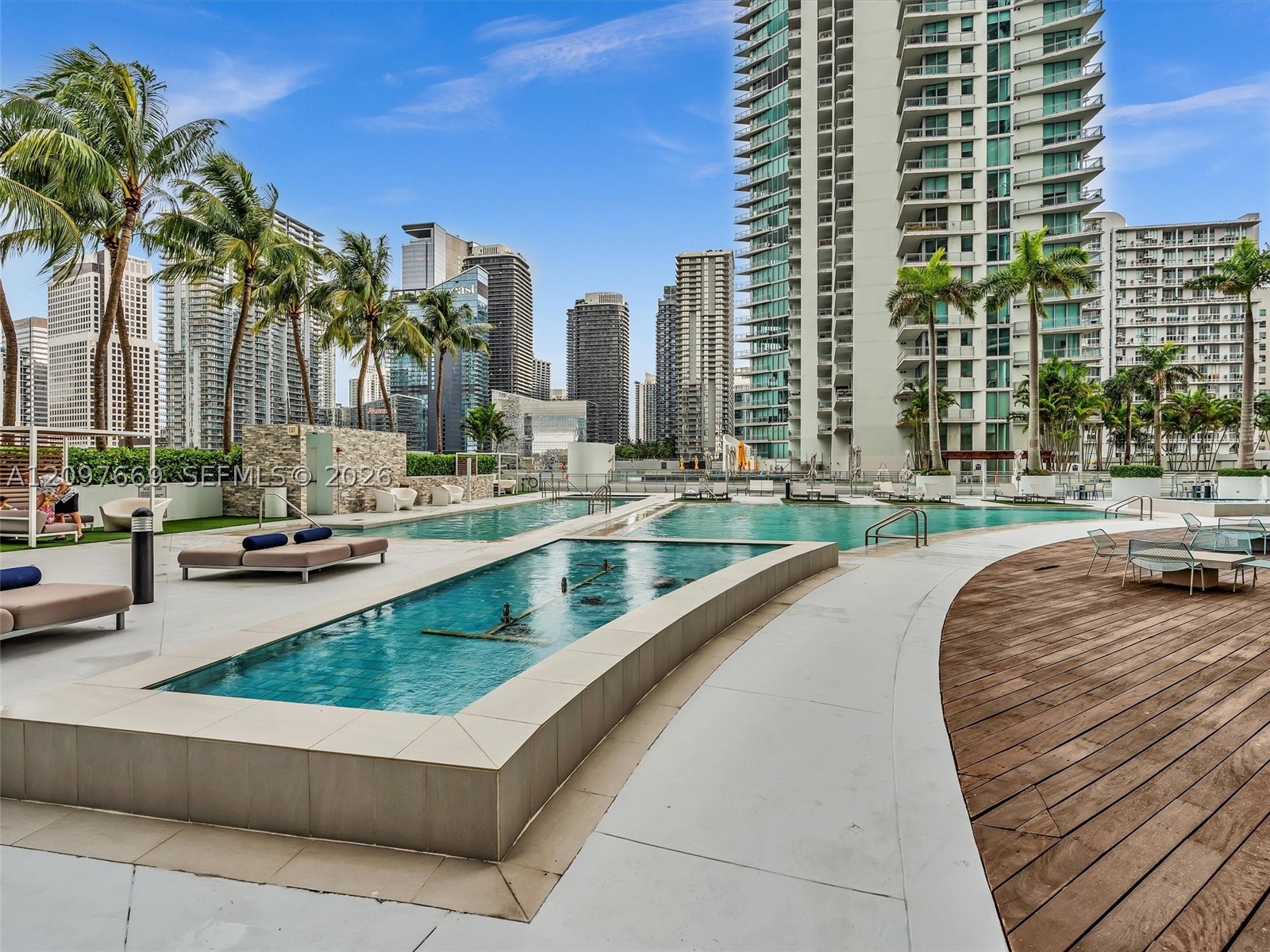 90 SW 3rd St #2013, Miami FL 33130