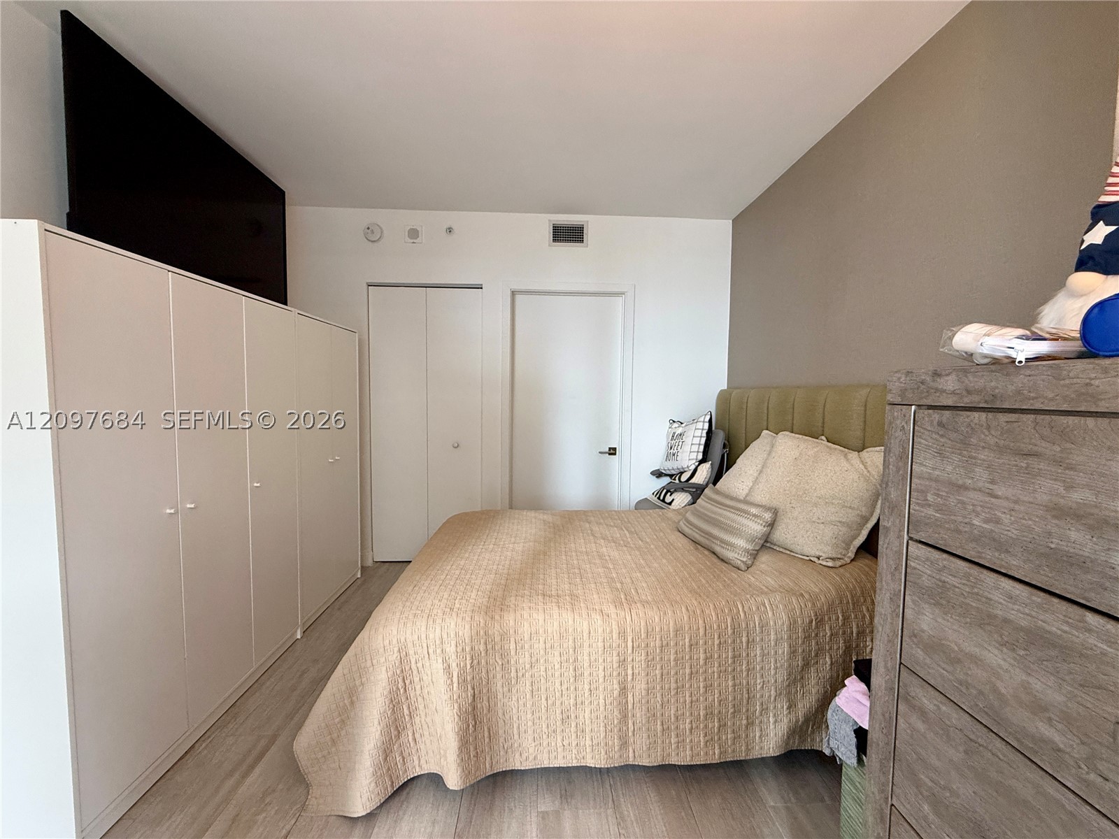 45 SW 9th St #2308, Miami FL 33130