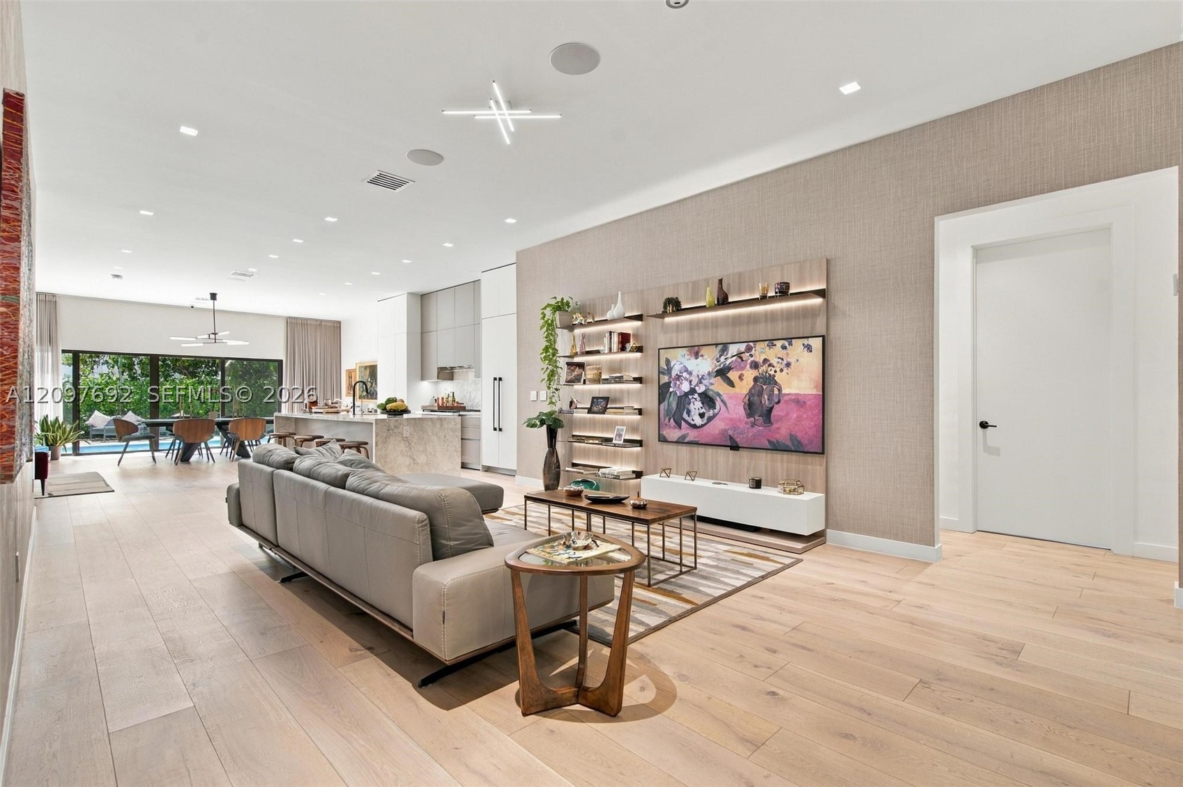 600 W 51st St, Miami Beach FL 33140