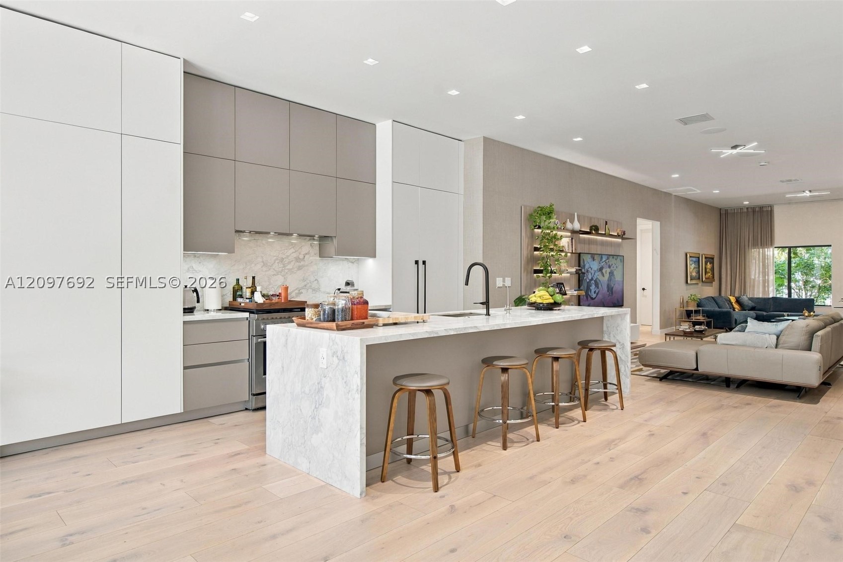 600 W 51st St, Miami Beach FL 33140