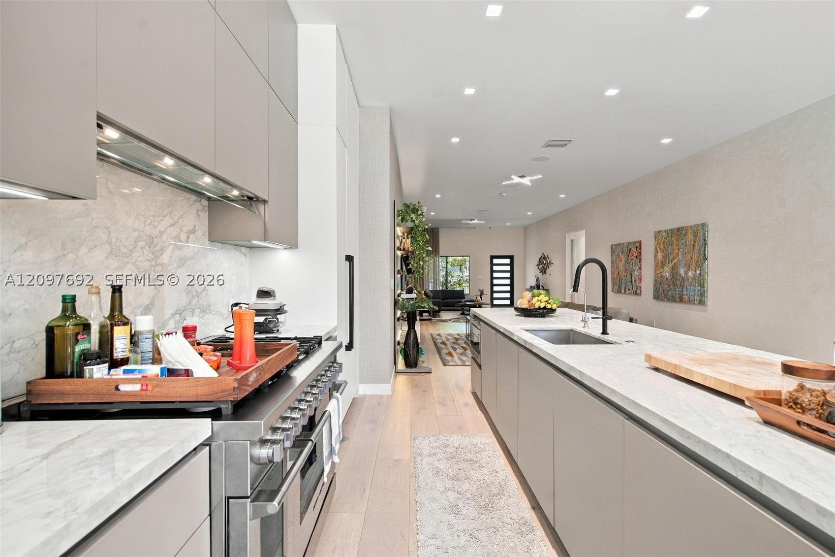 600 W 51st St, Miami Beach FL 33140