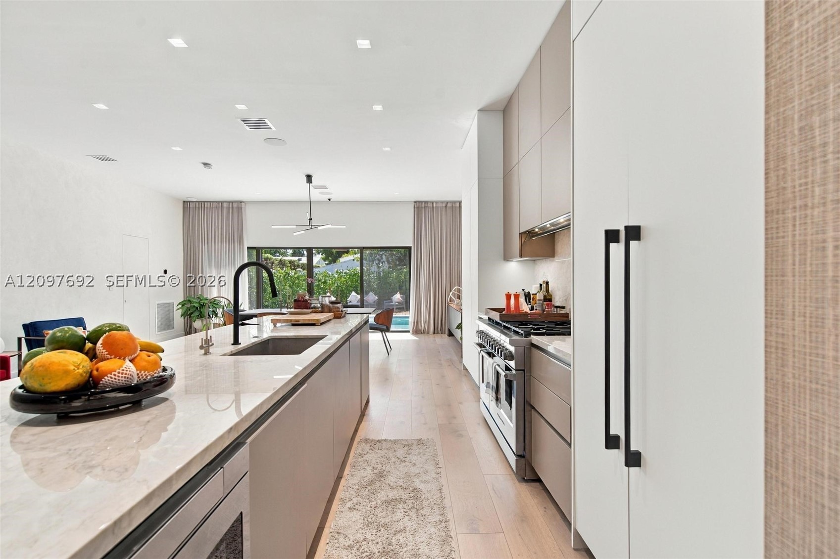 600 W 51st St, Miami Beach FL 33140