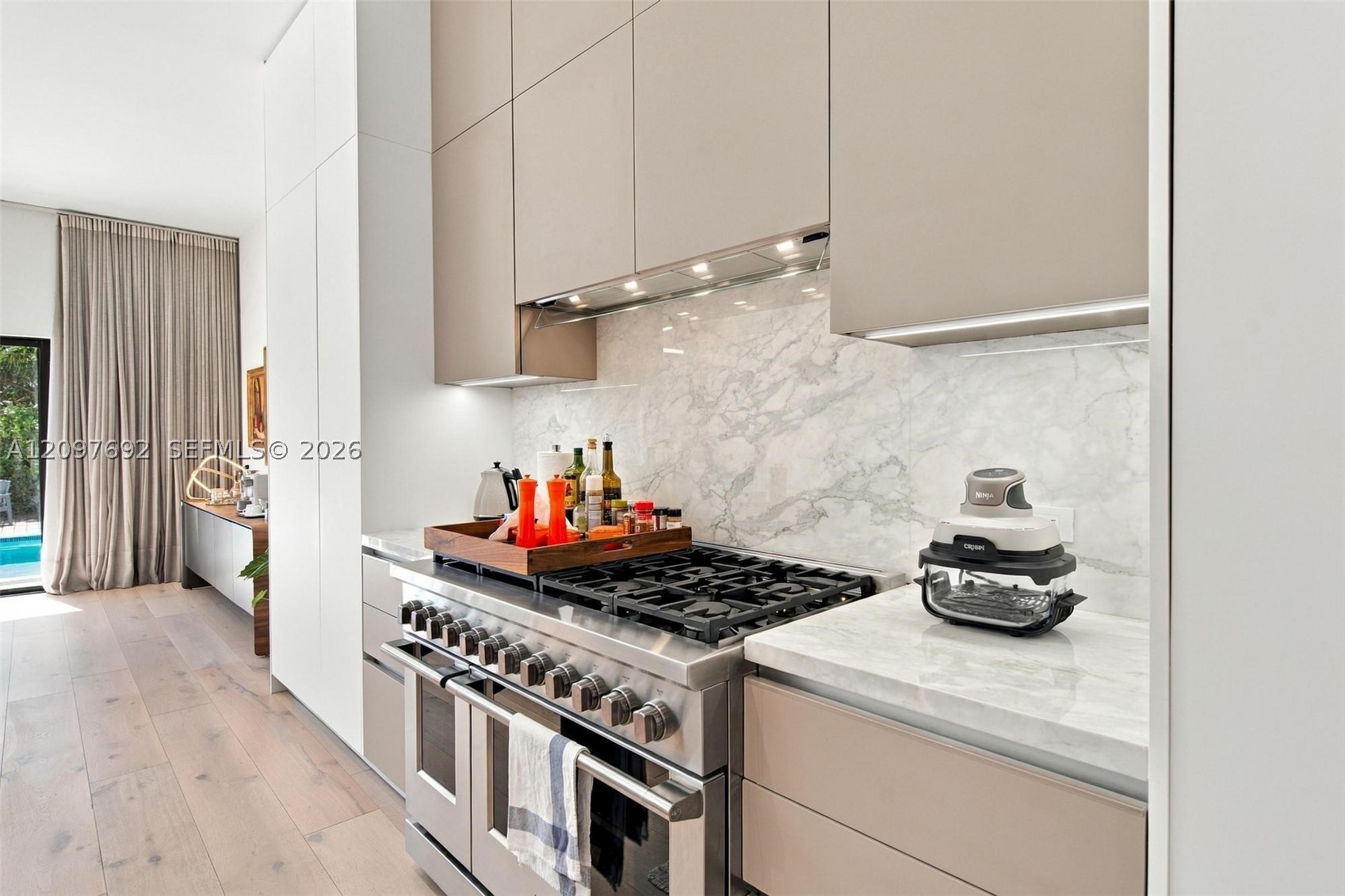 600 W 51st St, Miami Beach FL 33140