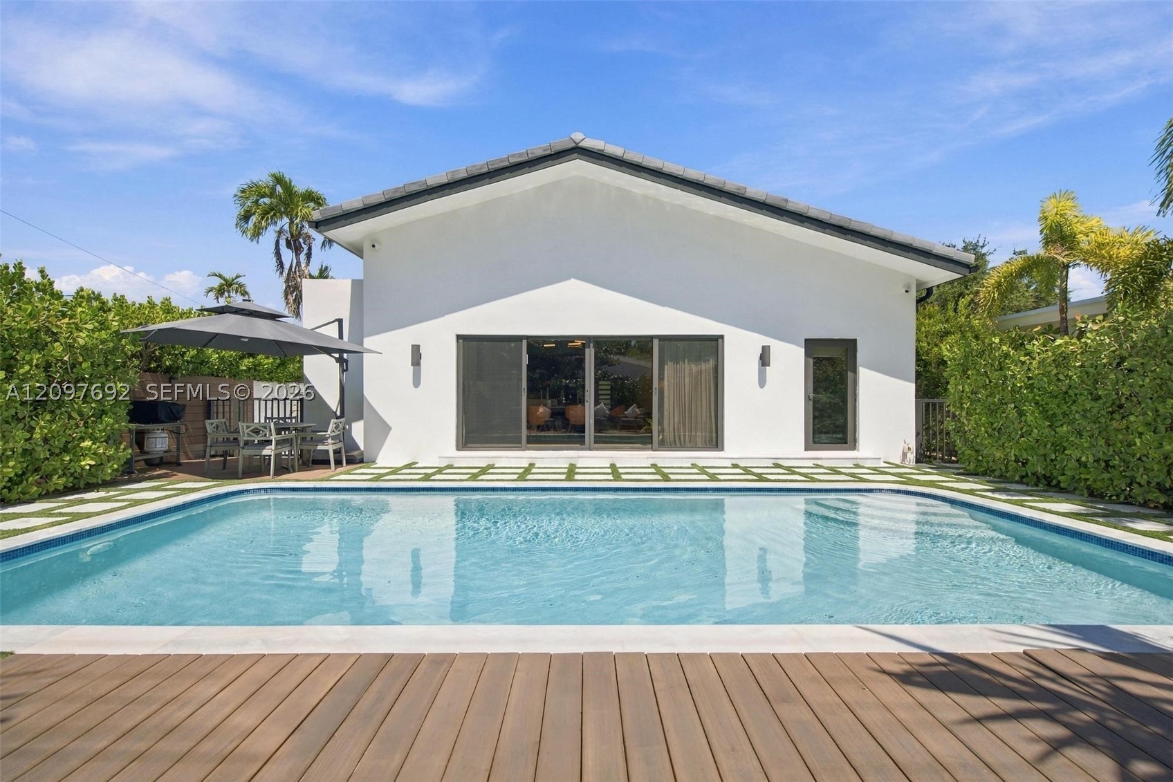 600 W 51st St, Miami Beach FL 33140