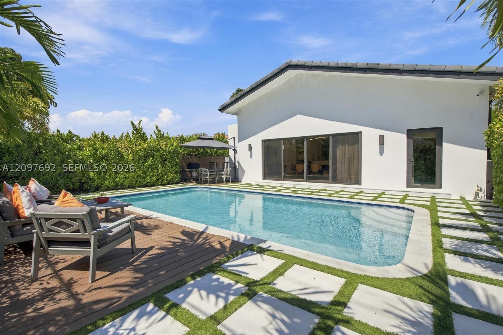 600 W 51st St, Miami Beach FL 33140
