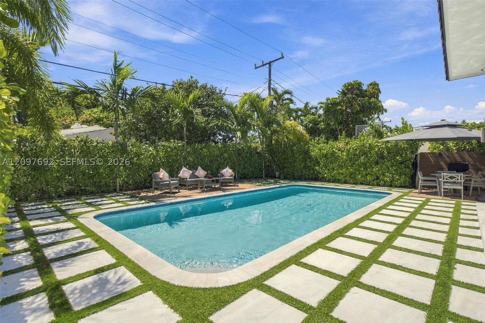 600 W 51st St, Miami Beach FL 33140