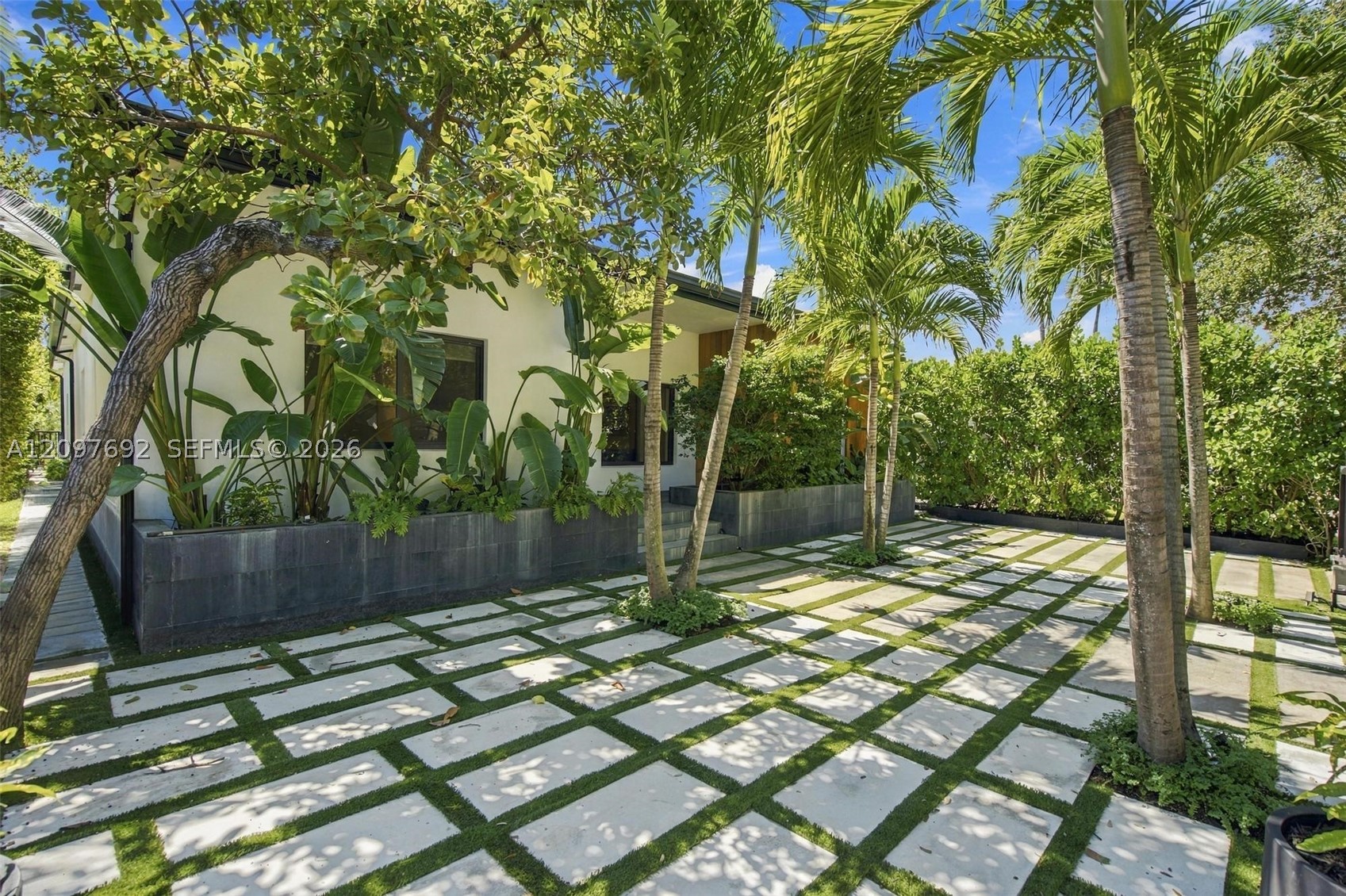 600 W 51st St, Miami Beach FL 33140