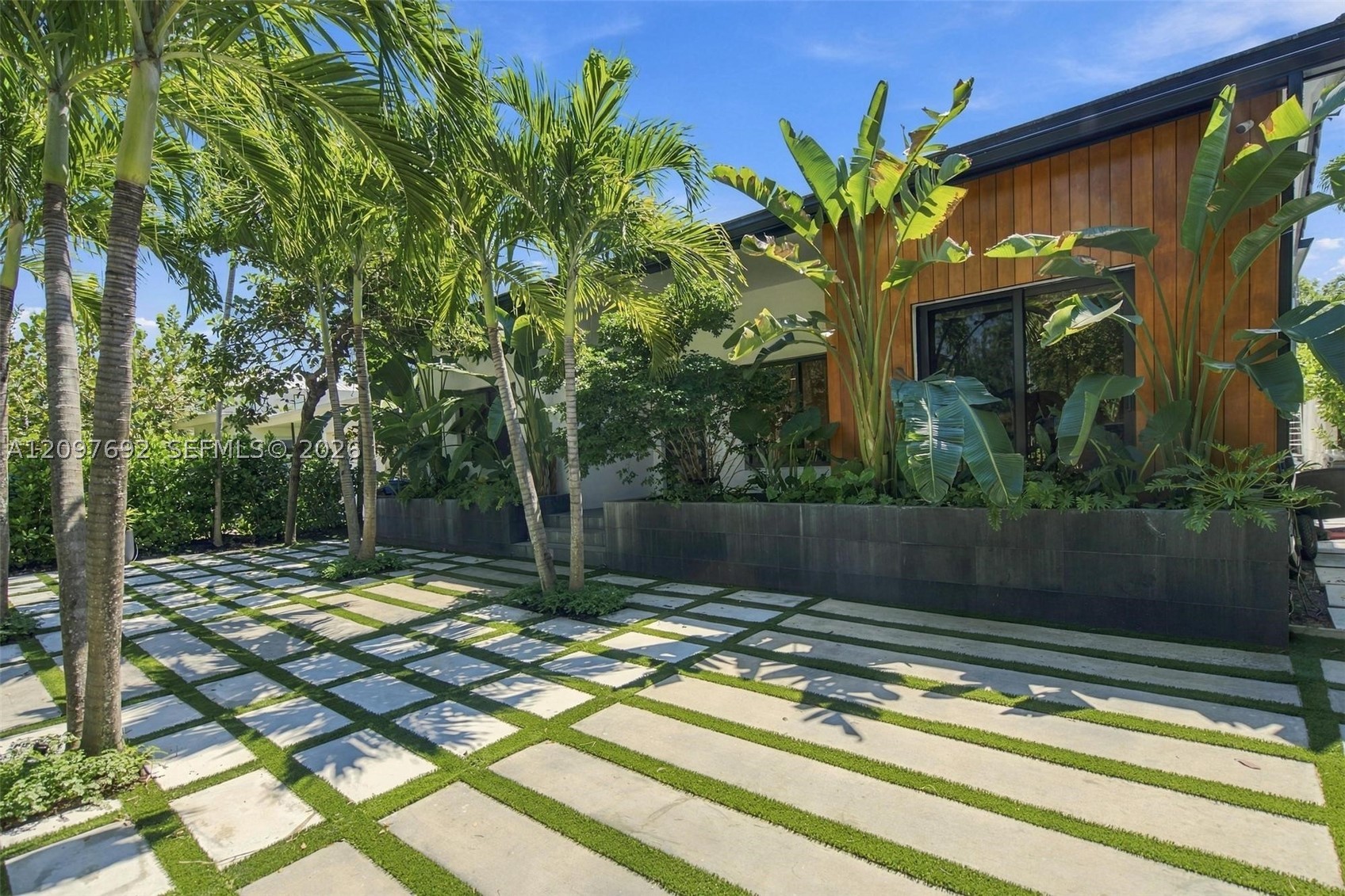 600 W 51st St, Miami Beach FL 33140