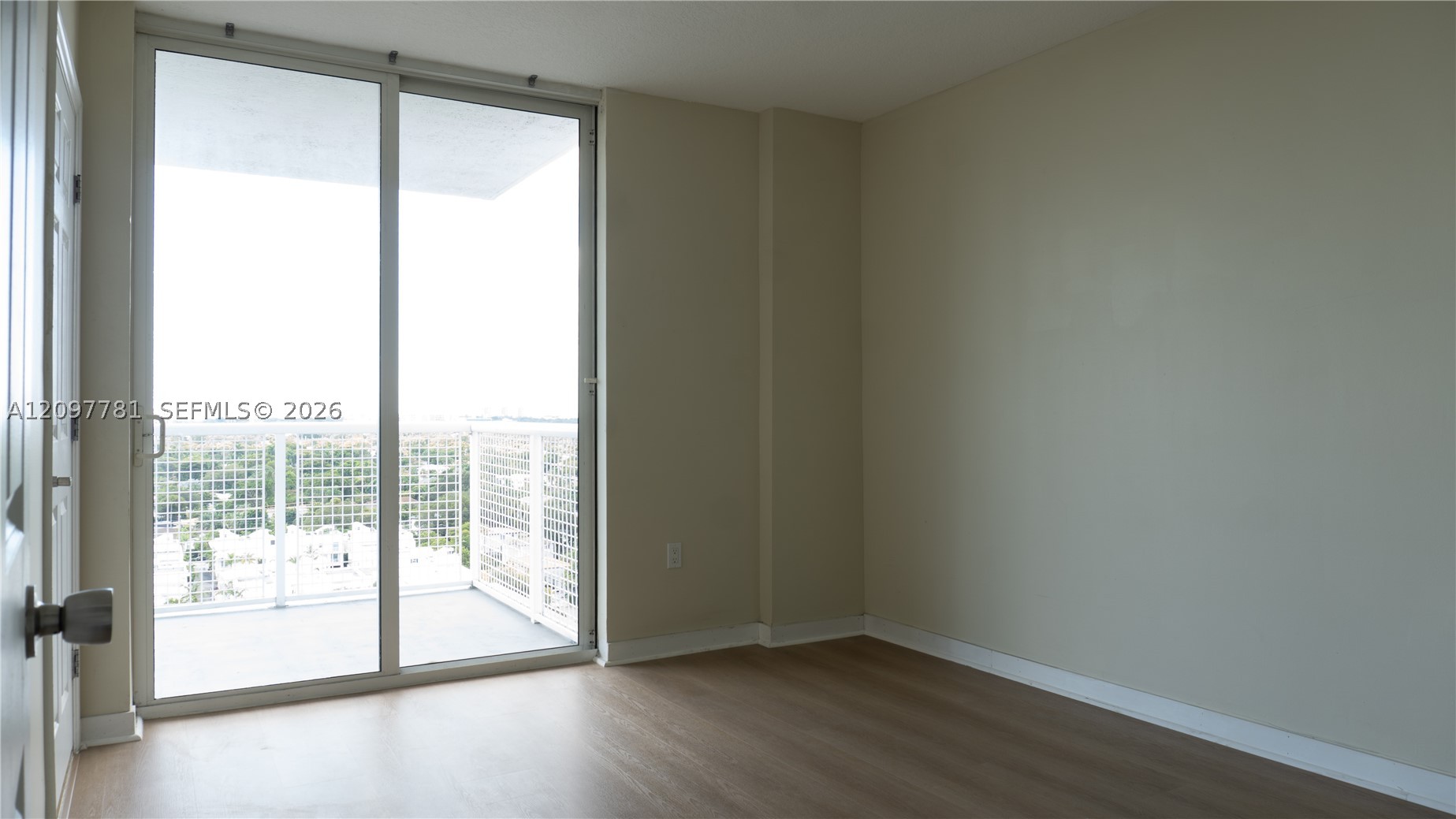 900 SW 8th St #1503, Miami FL 33130