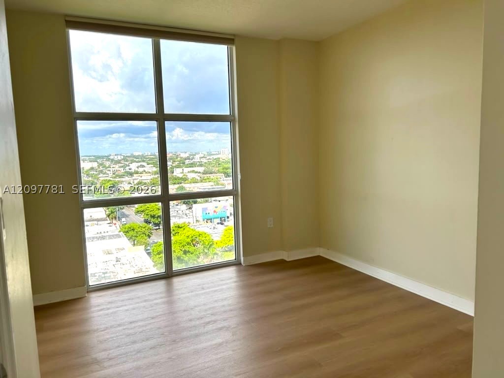 900 SW 8th St #1503, Miami FL 33130
