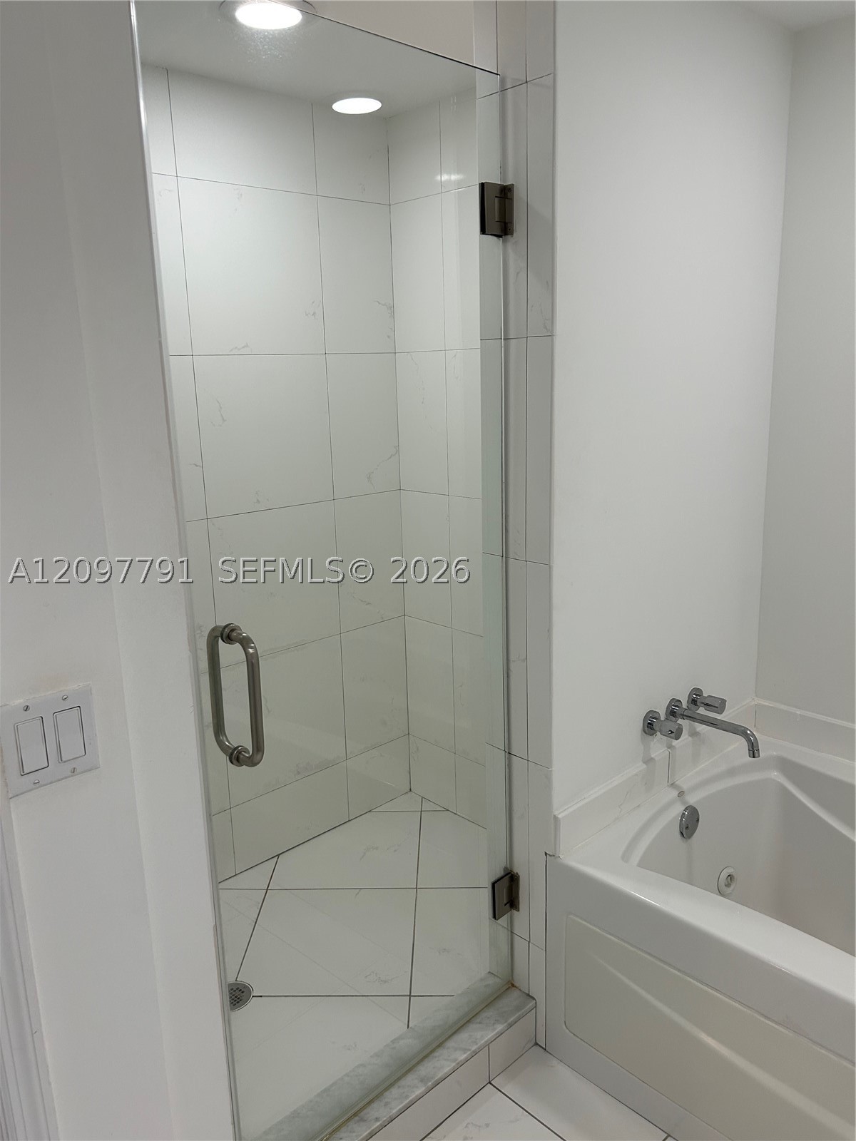 500 Brickell Ave #2304, Miami FL 33131
