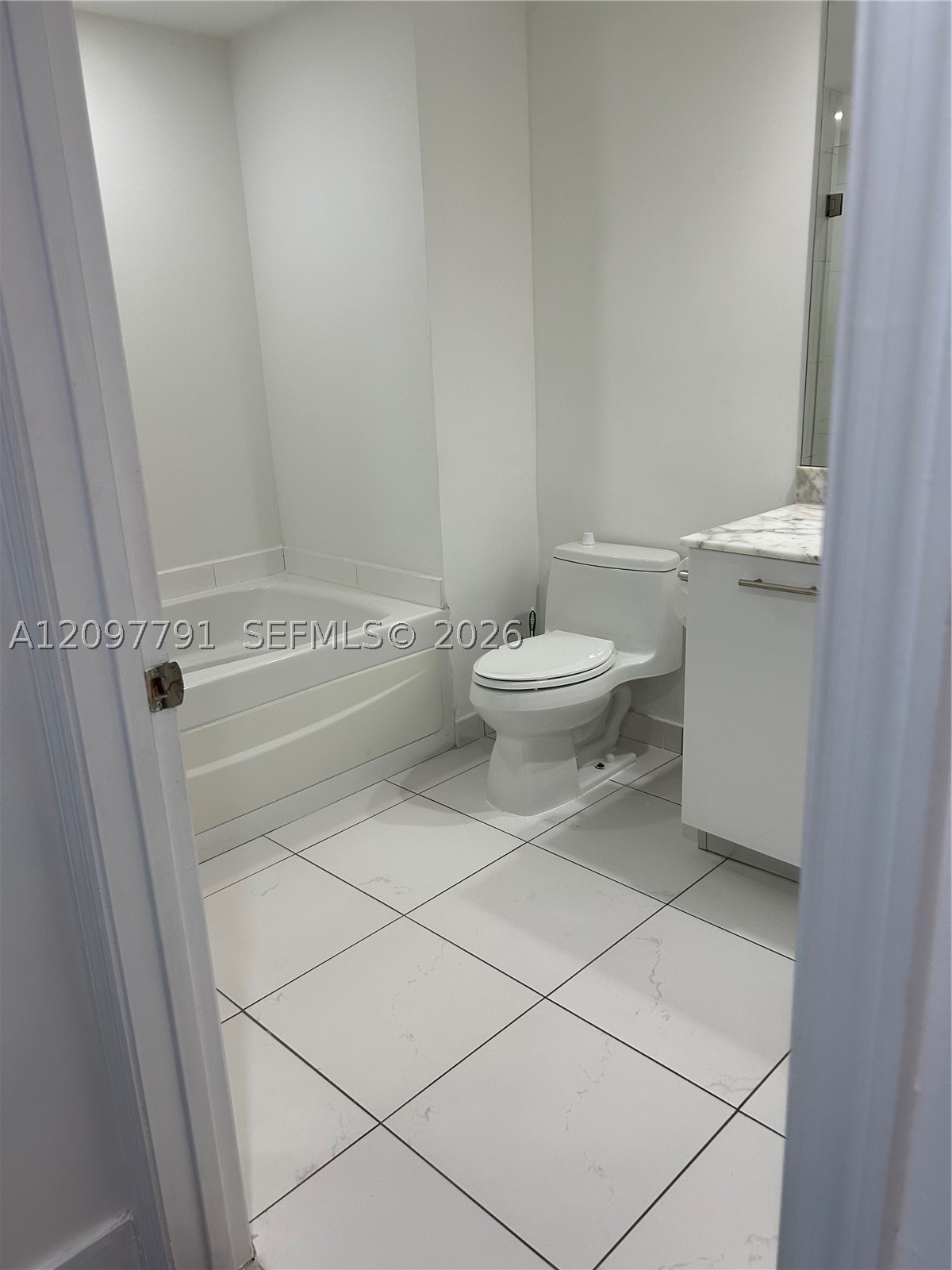 500 Brickell Ave #2304, Miami FL 33131