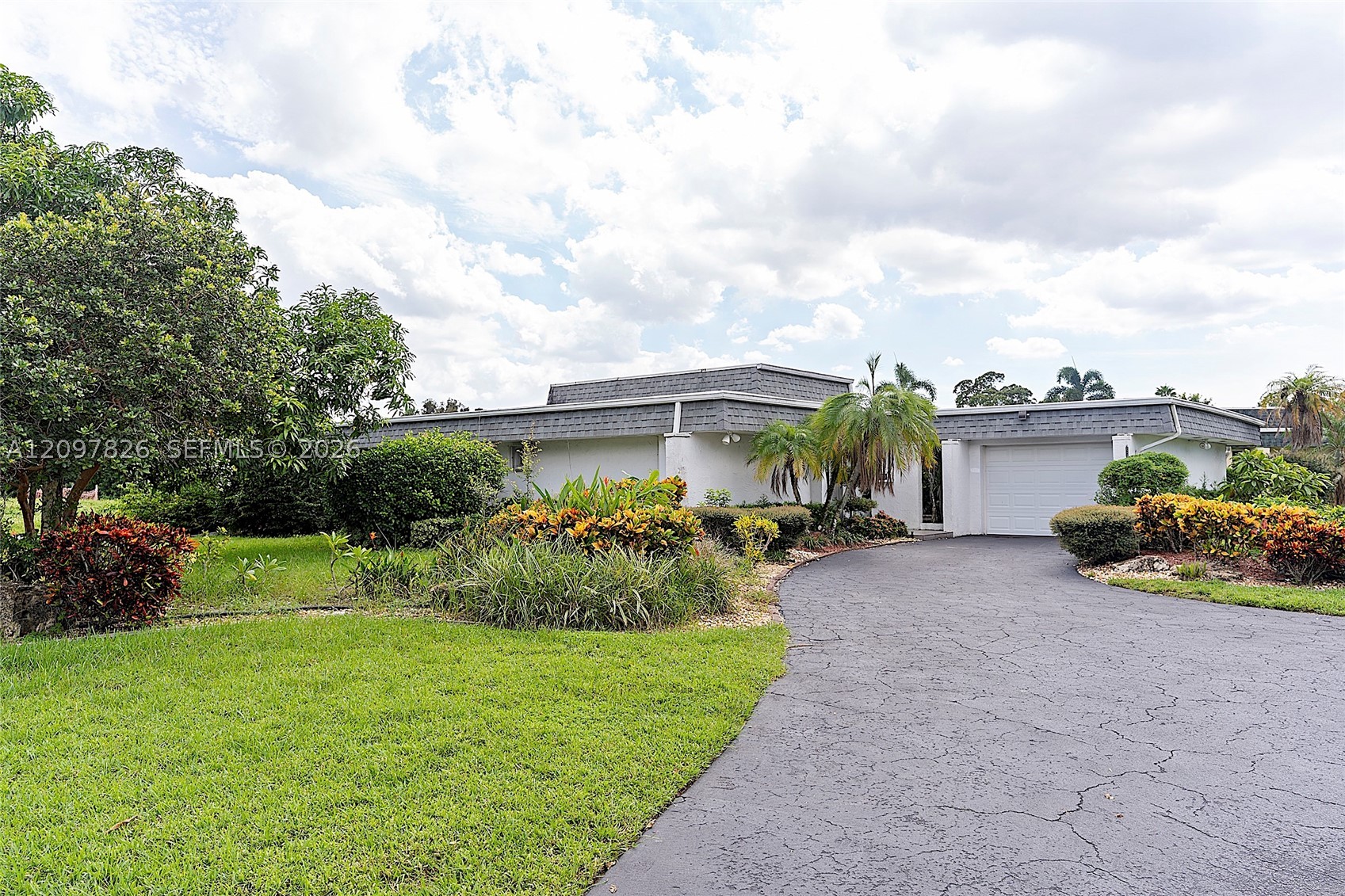 5010 Banyan Ln, Tamarac FL 33319