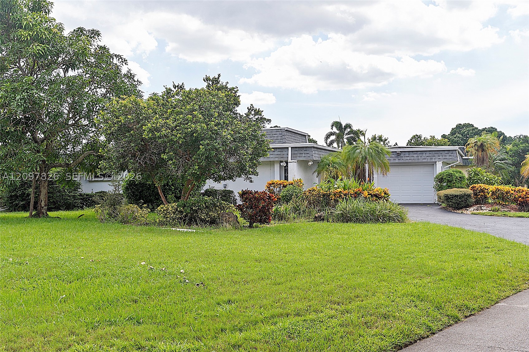 5010 Banyan Ln, Tamarac FL 33319