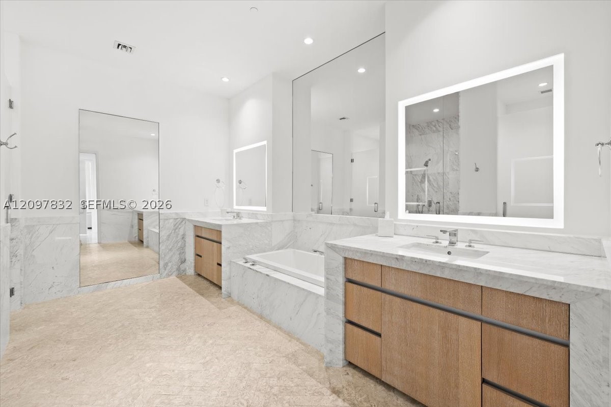 2821 S Bayshore Dr #6B, Miami FL 33133