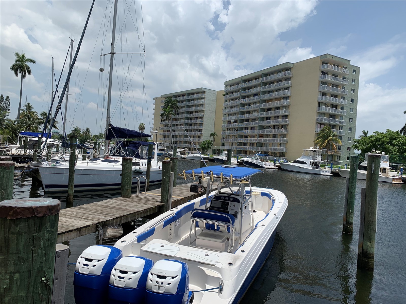 2475 NW 16th St Rd #513, Miami FL 33125