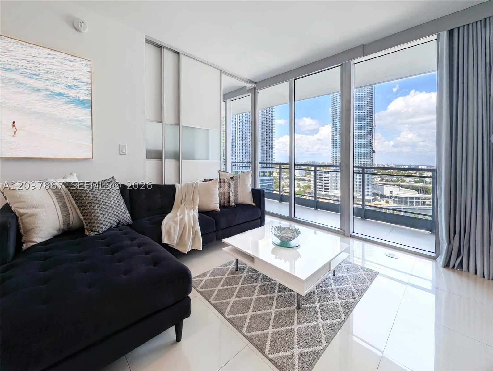92 SW 3rd St #1908, Miami FL 33130