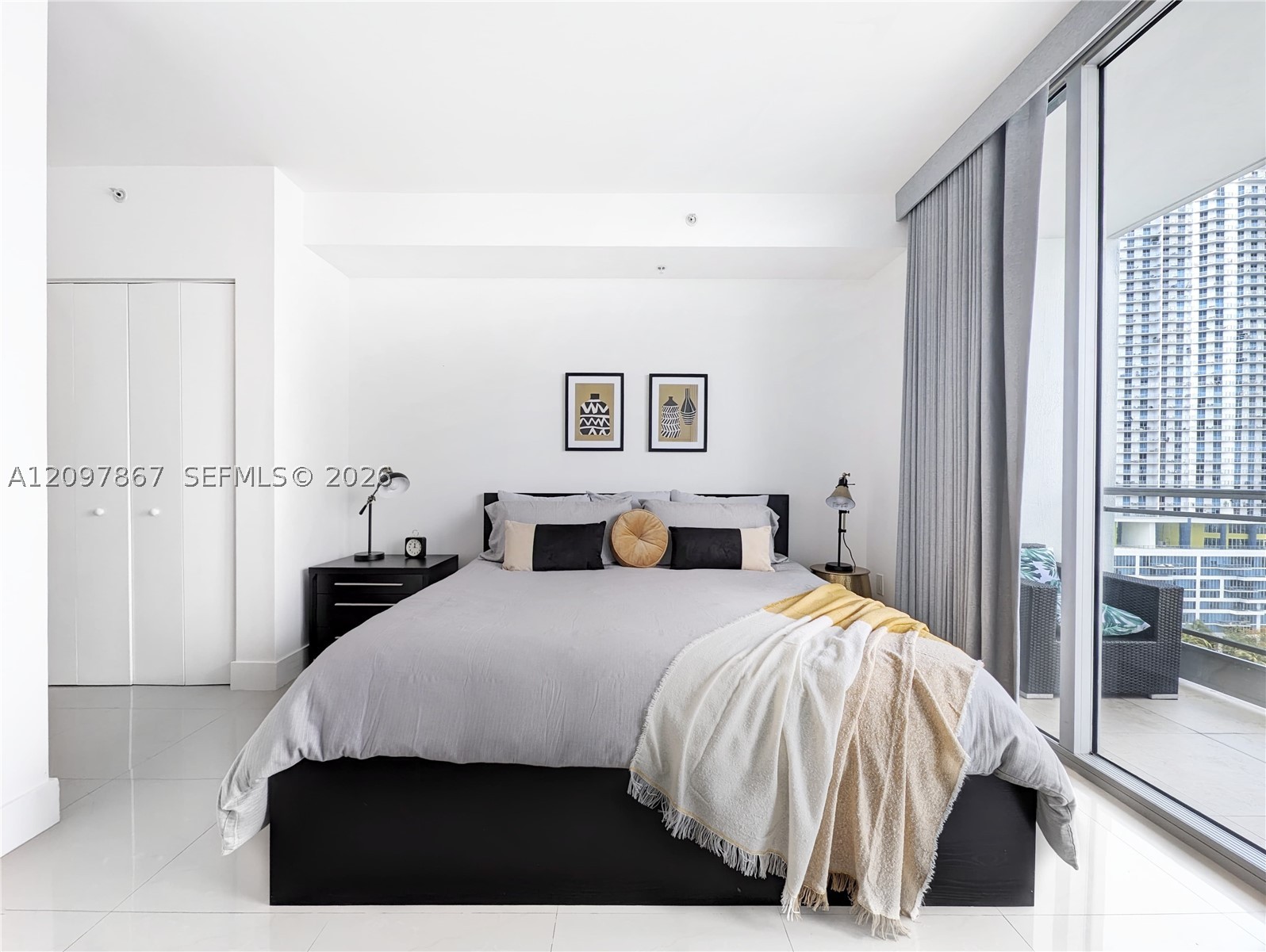 92 SW 3rd St #1908, Miami FL 33130