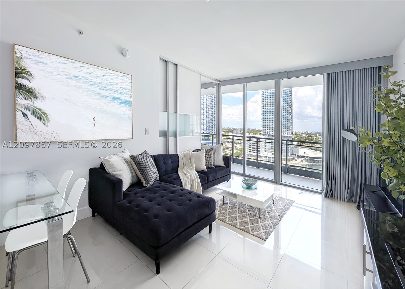 92 SW 3rd St #1908, Miami FL 33130
