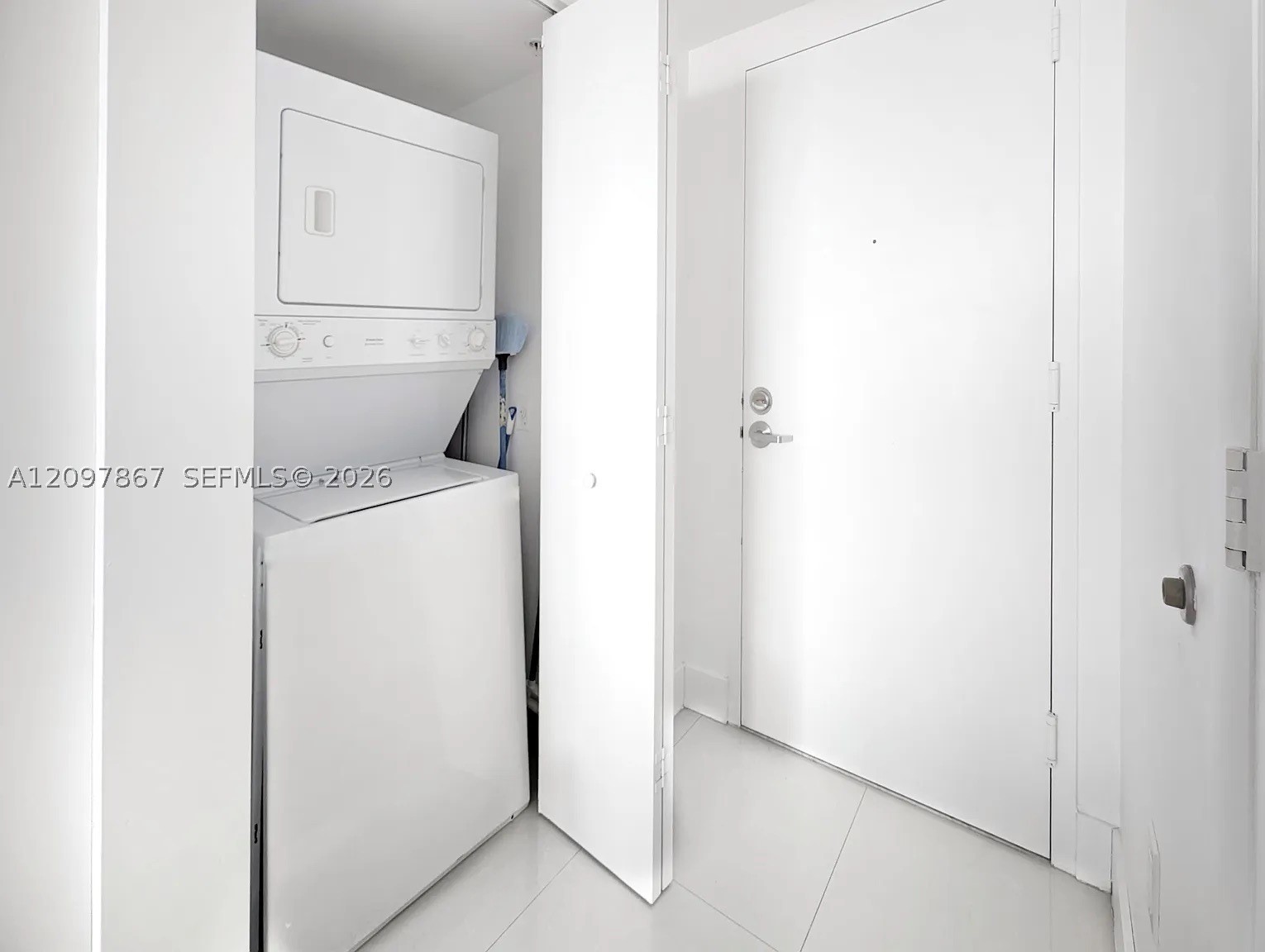 92 SW 3rd St #1908, Miami FL 33130