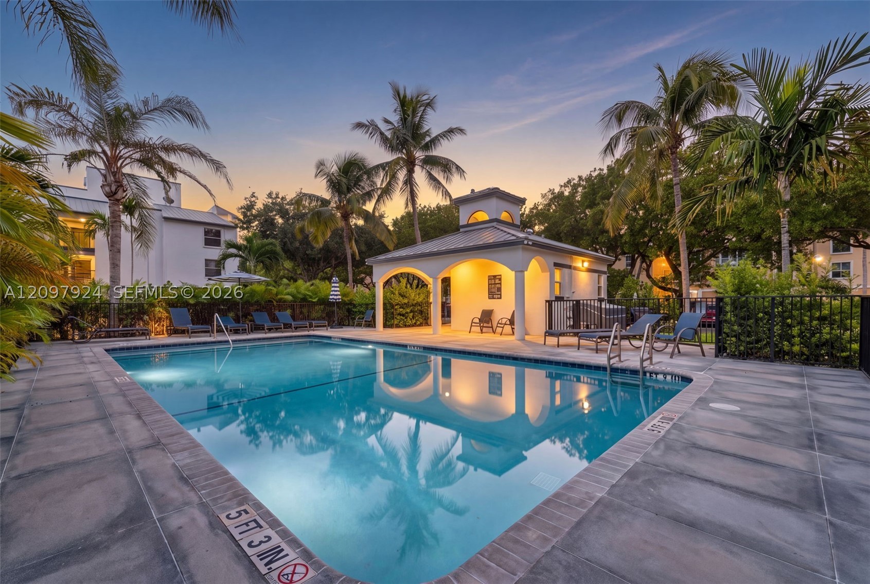 649 E Sheridan St #203, Dania Beach FL 33004