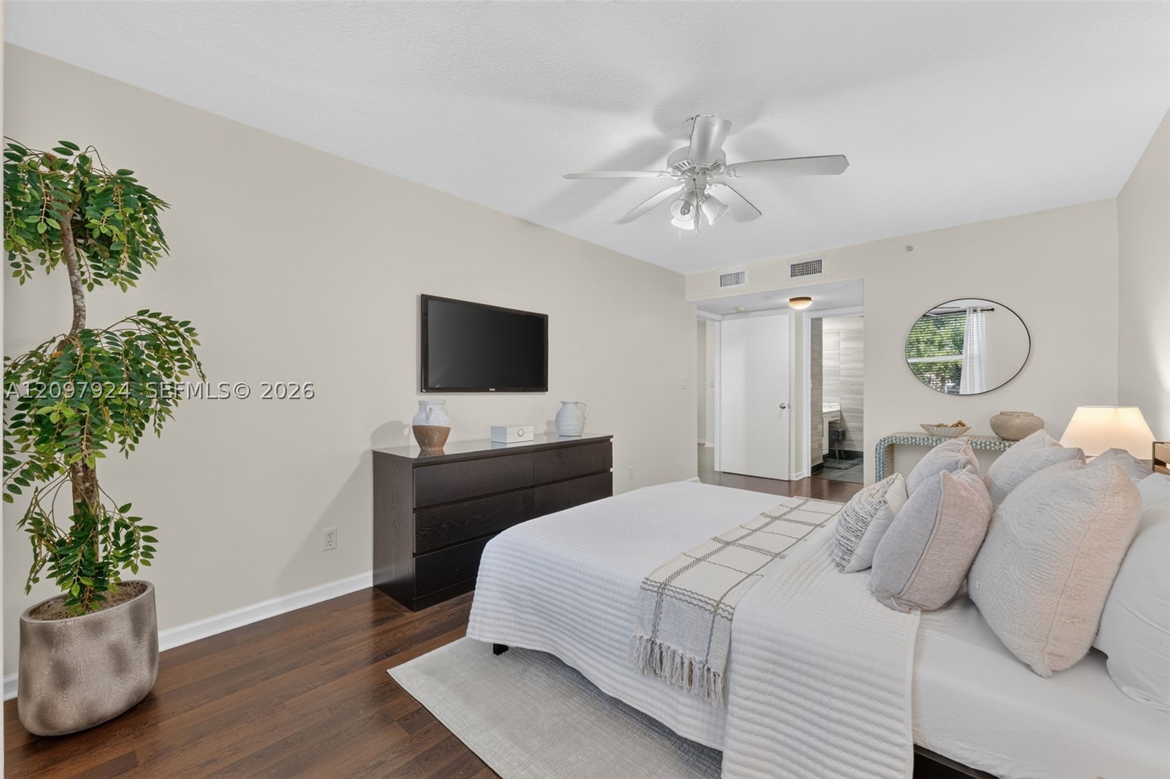 649 E Sheridan St #203, Dania Beach FL 33004