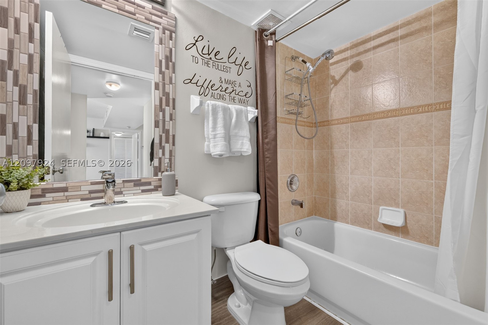 649 E Sheridan St #203, Dania Beach FL 33004